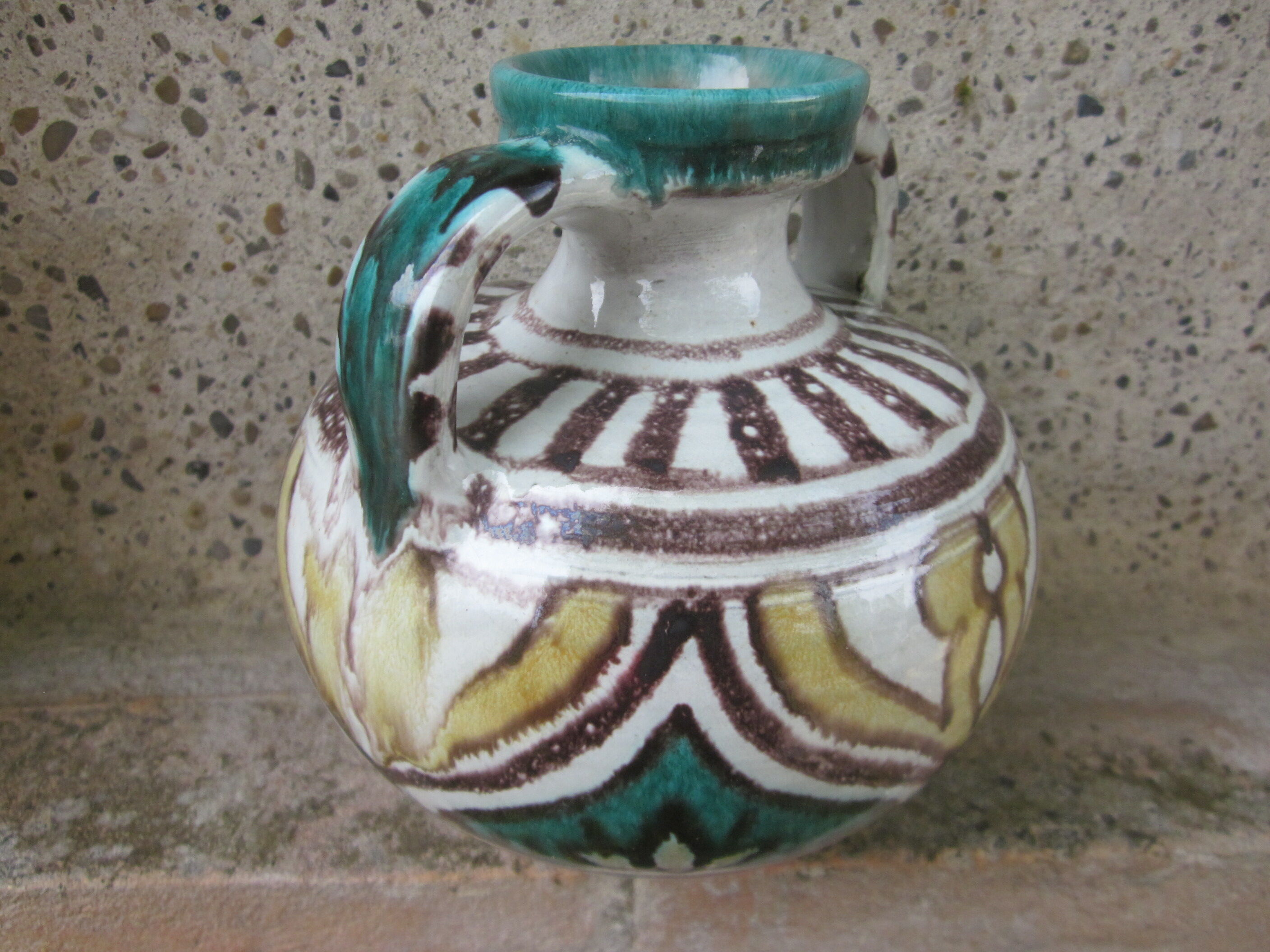 Coloured ceramic vase: arabesques, with Arabic inscription