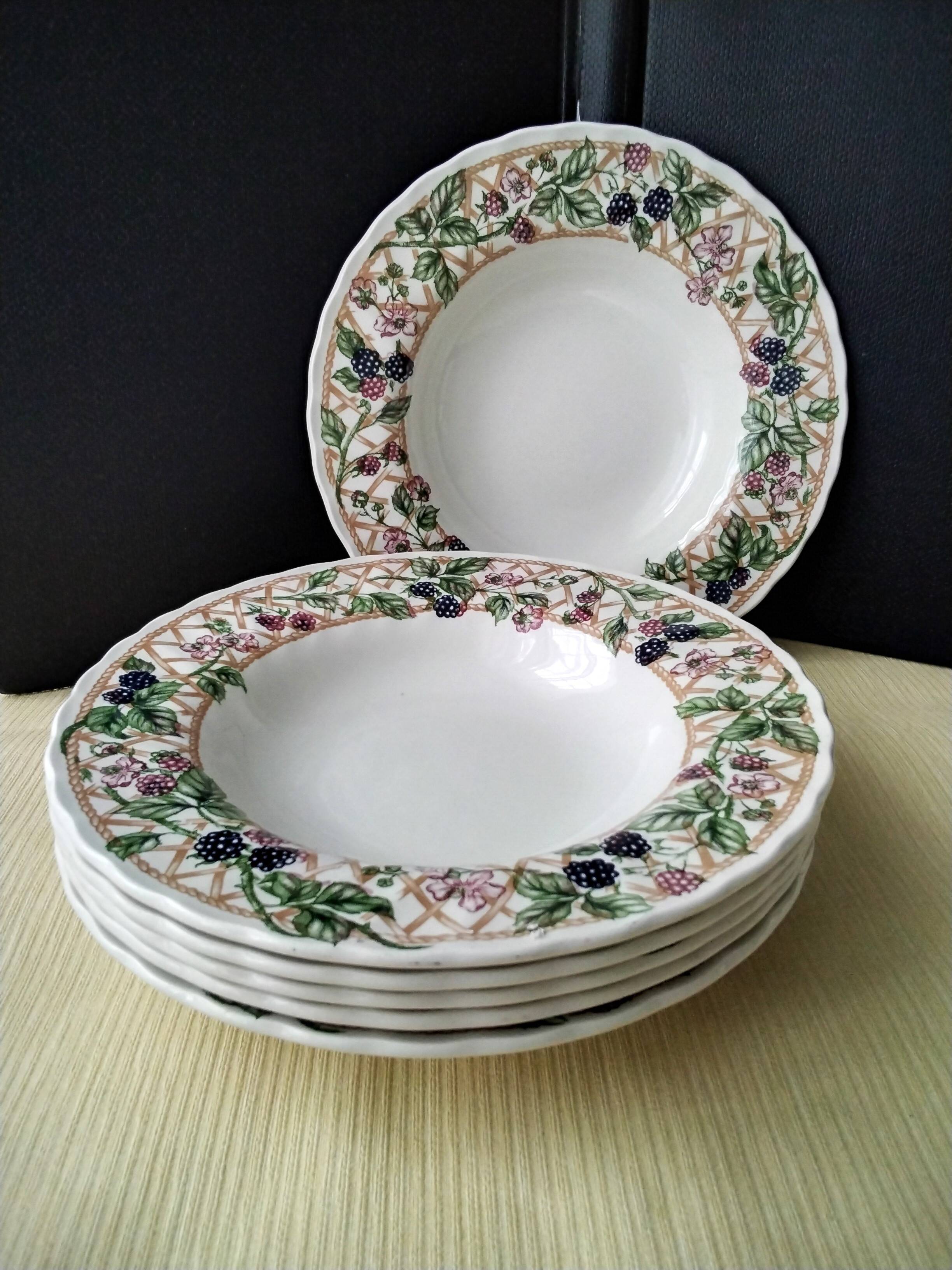 6 Churchill Blackberry Trellis Deep Plates | Selency