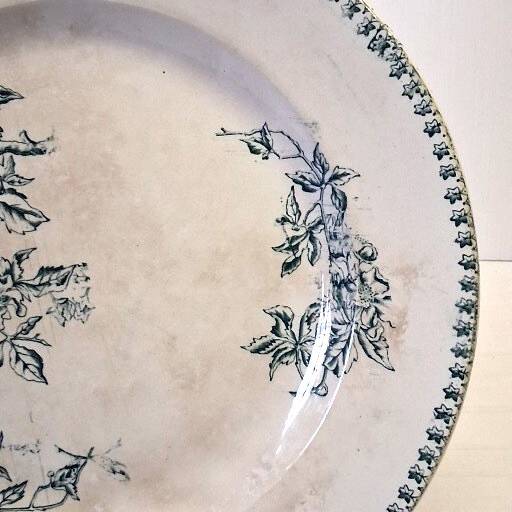 Plat à tarte ancien en terre de fer de chez Lebacqz et Bouchart en bon état