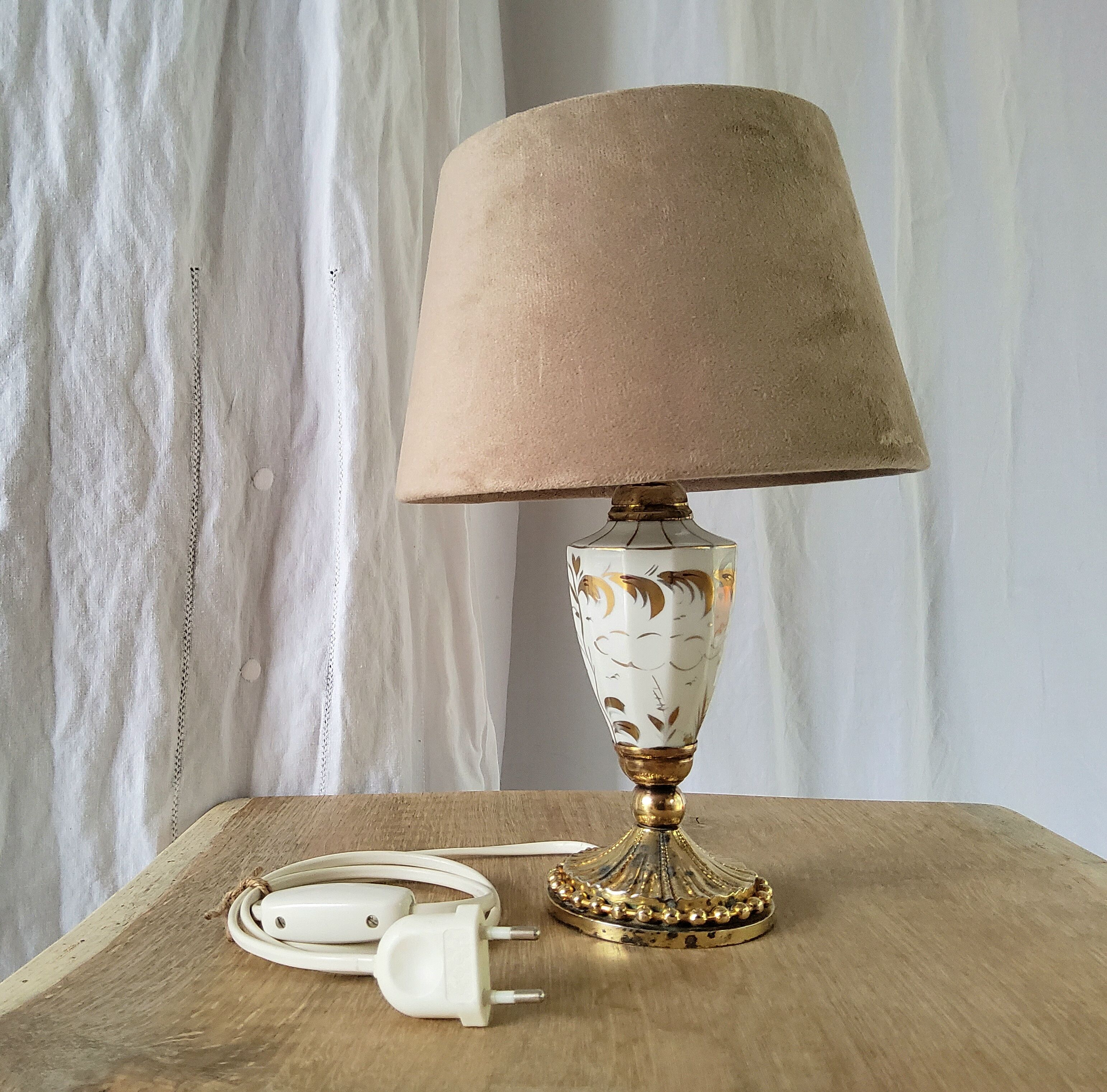 Earthenware lamp