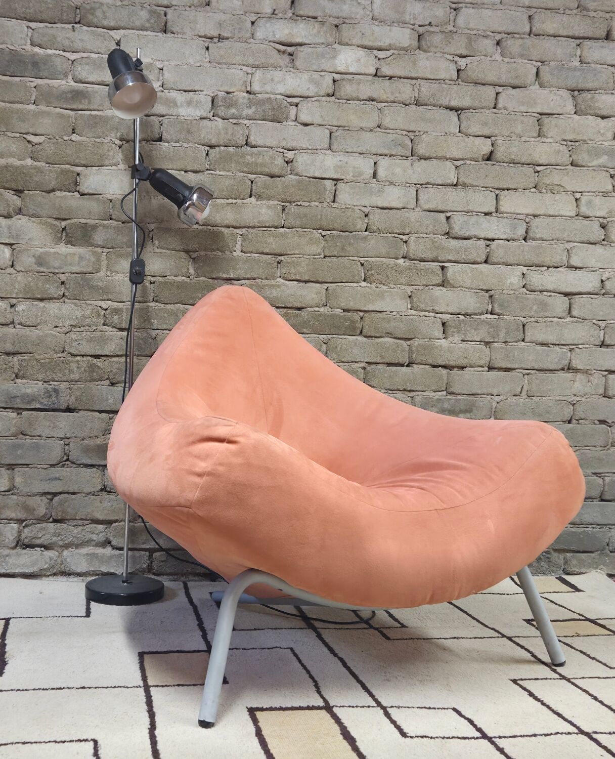 Fauteuil triangle vintage "Escapade " design cocon années 70'.