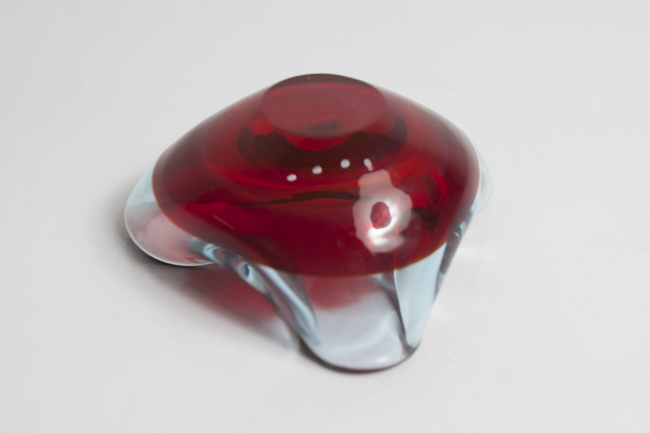 Asymmetrical ashtray murano red and transparent background 1960