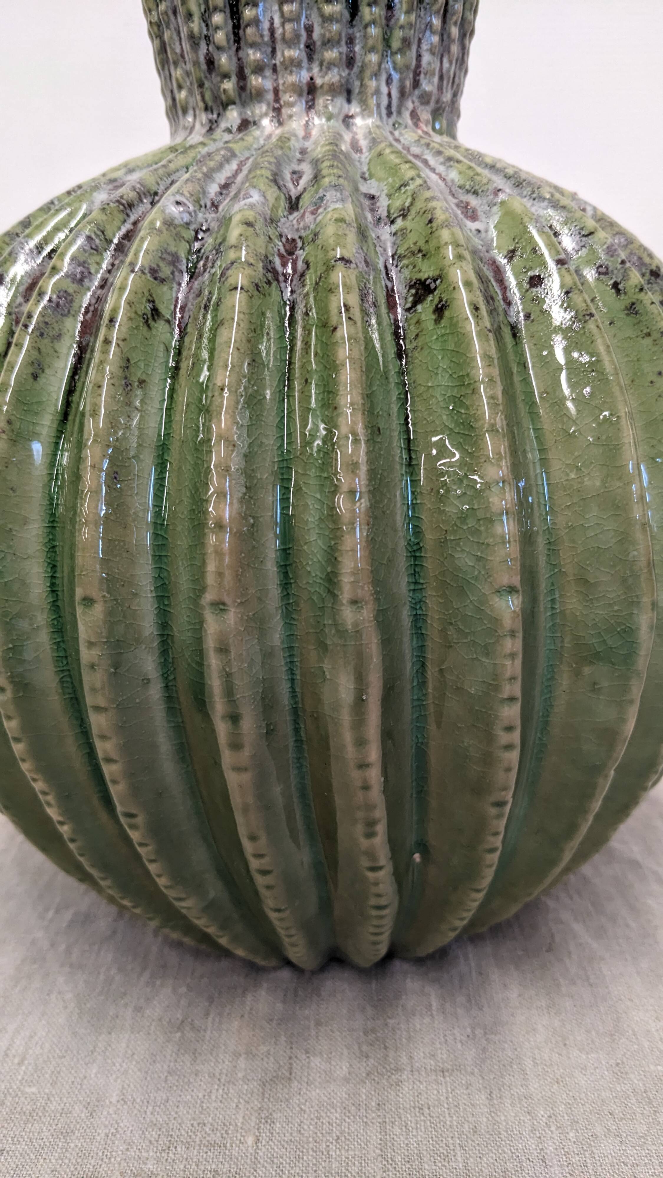 Contemporary cactus round vase in glazed dolomite ceramic.