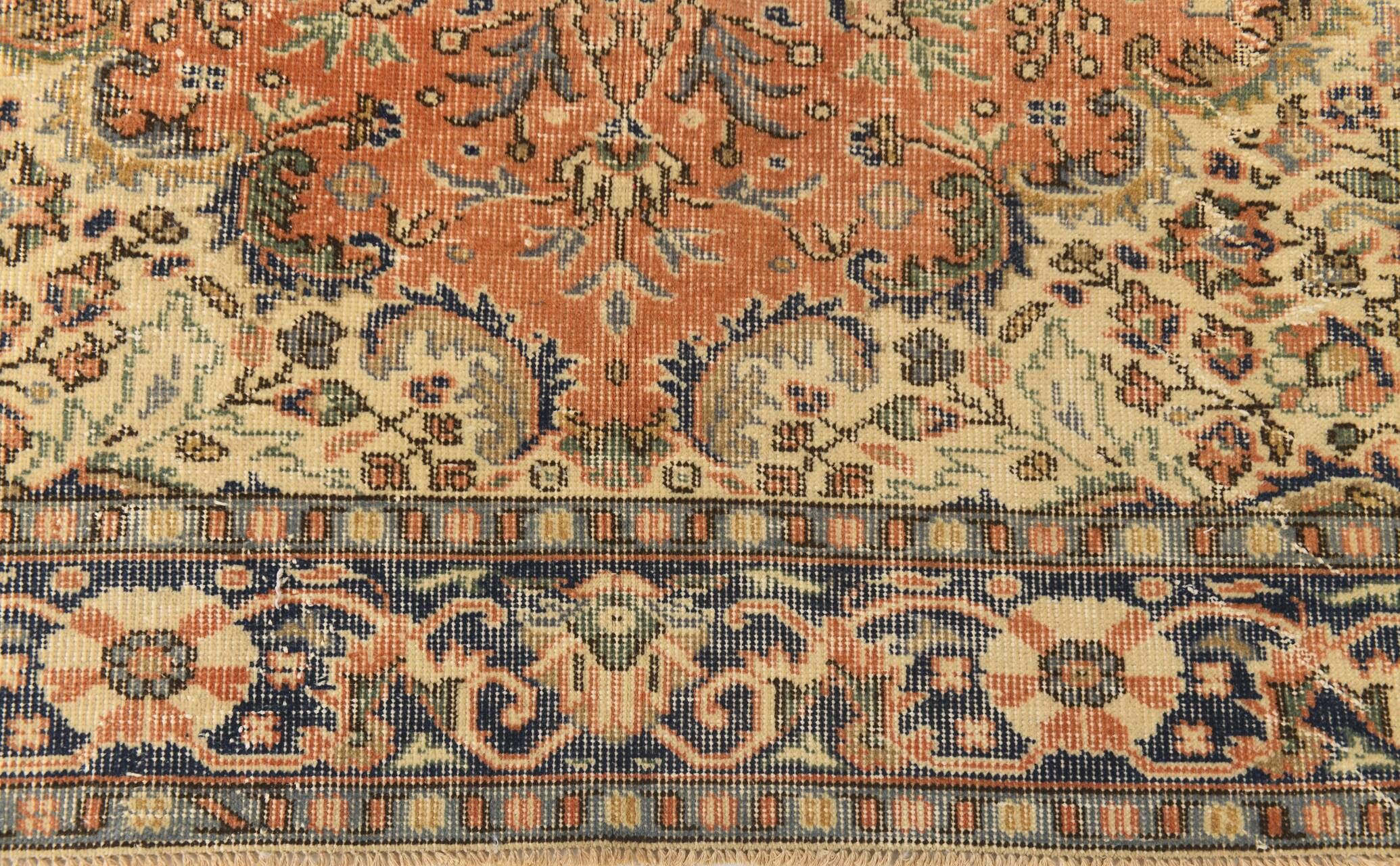 Vintage Turkish rug in red and beige with floral medallion, 199 × 288 cm
