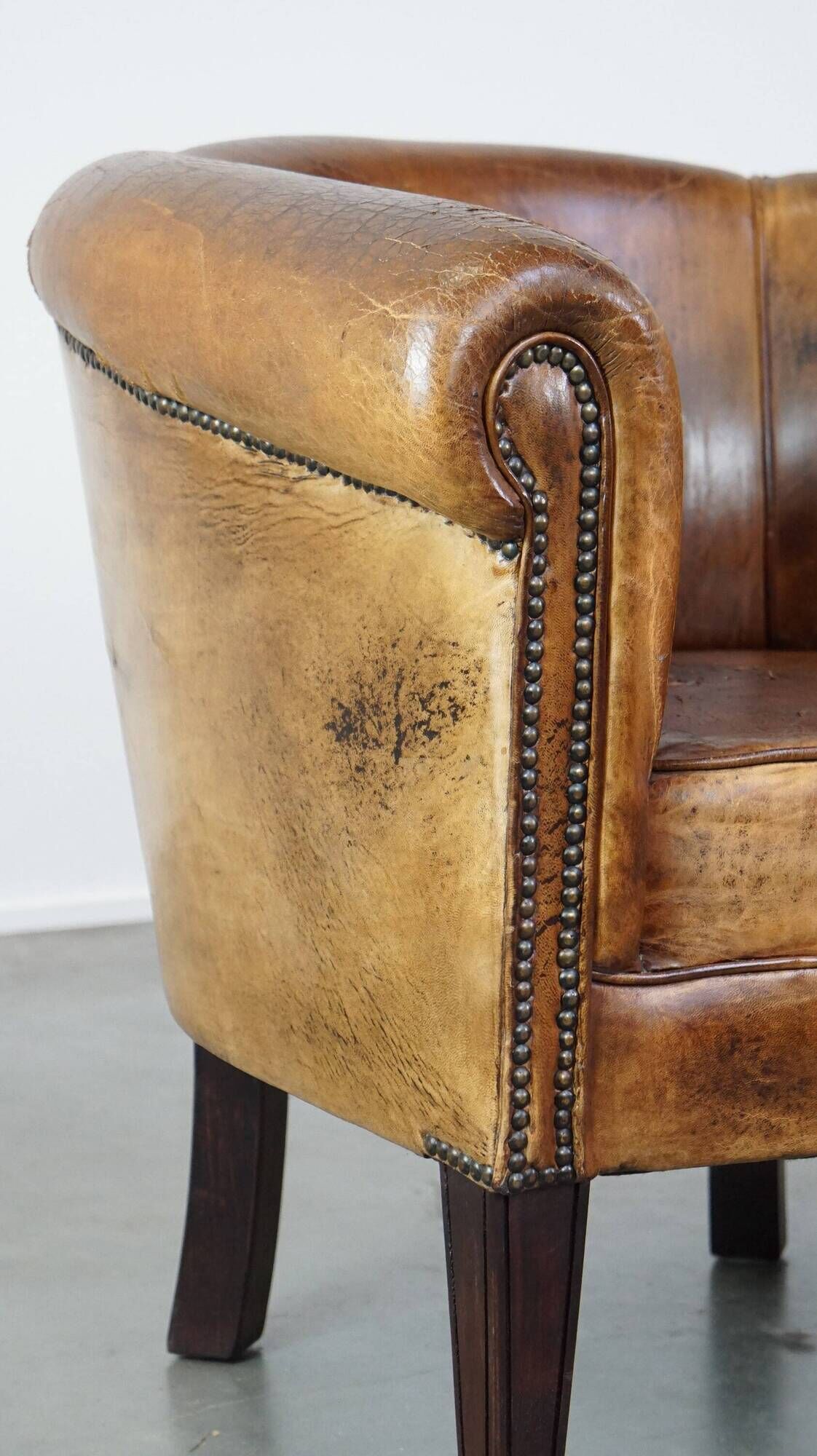 Set of 2 subtle, stately and sturdy club chairs made of sheepskin