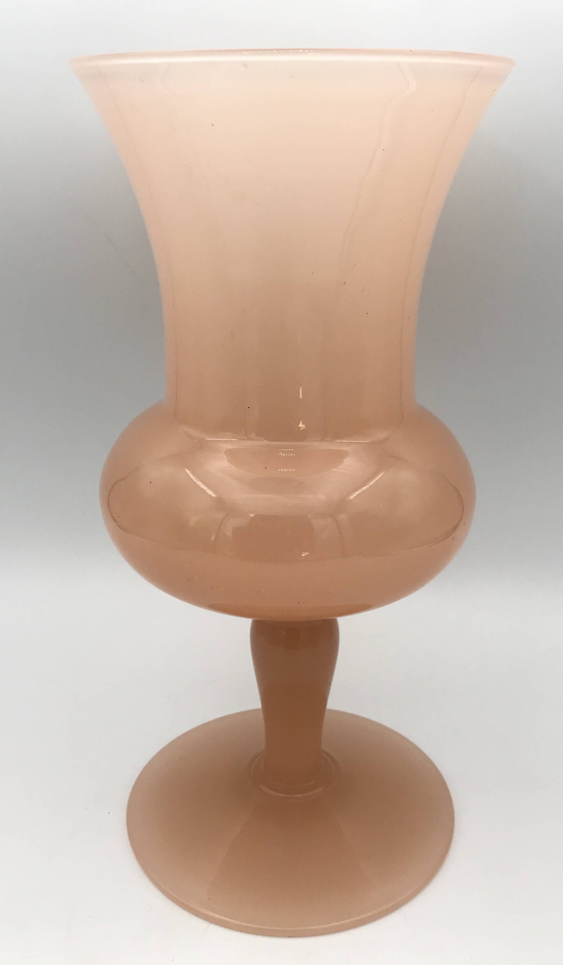 Vintage vase in opaline old pink medici style