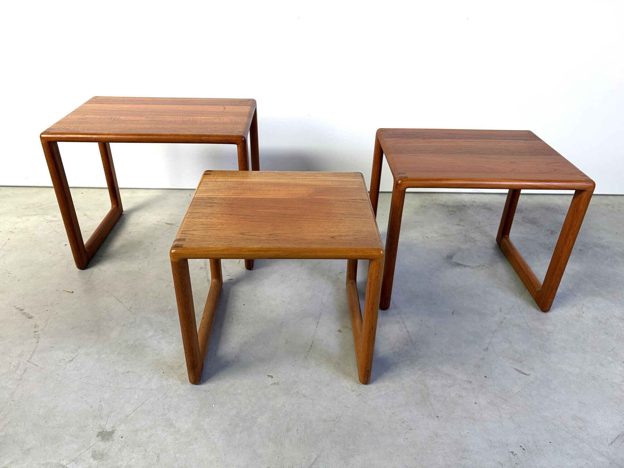 Tables gigognes en teck par Dyrlund, années 1960.