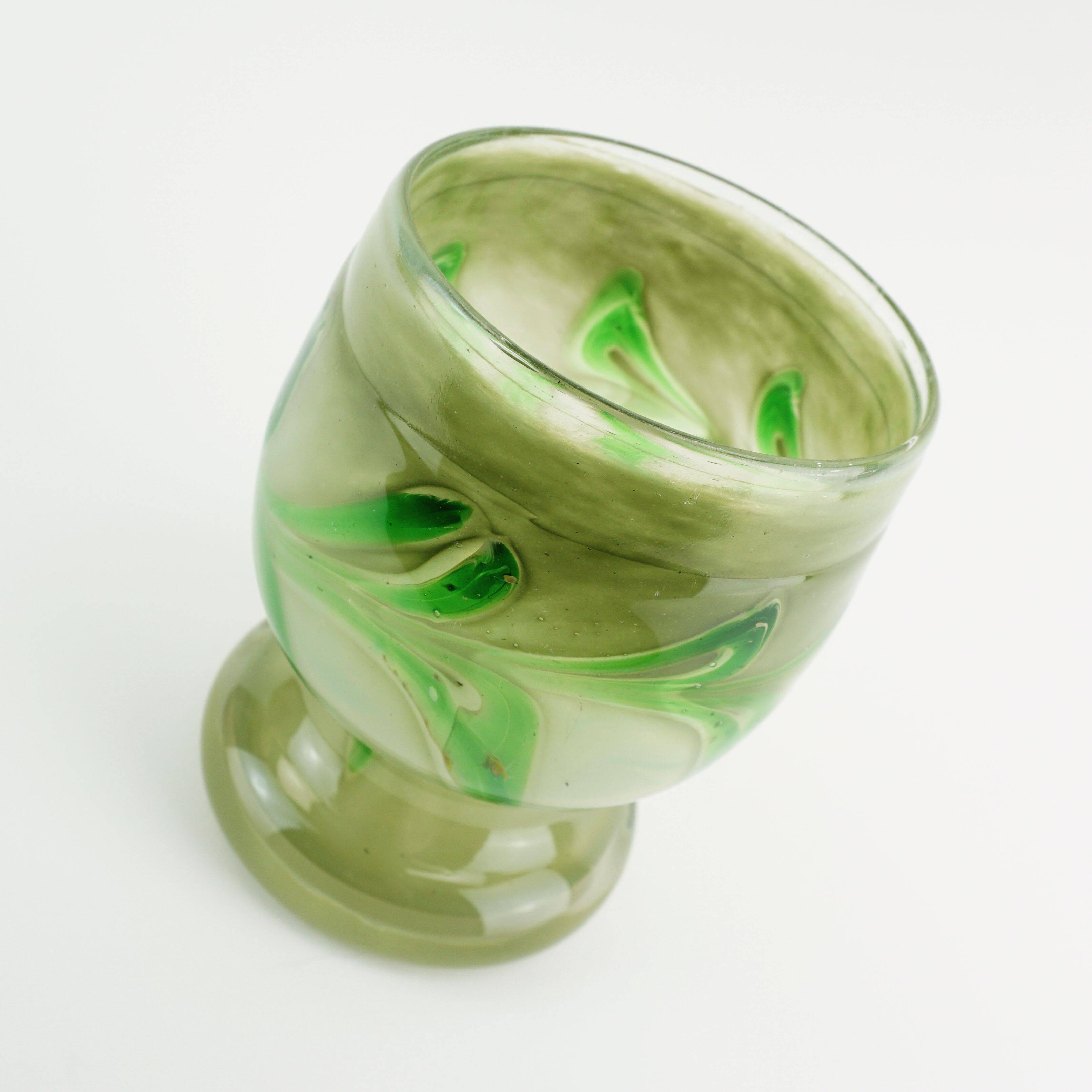 vase en verre vintage par Erwin Eisch, différentes nuances de vert et verre clair
