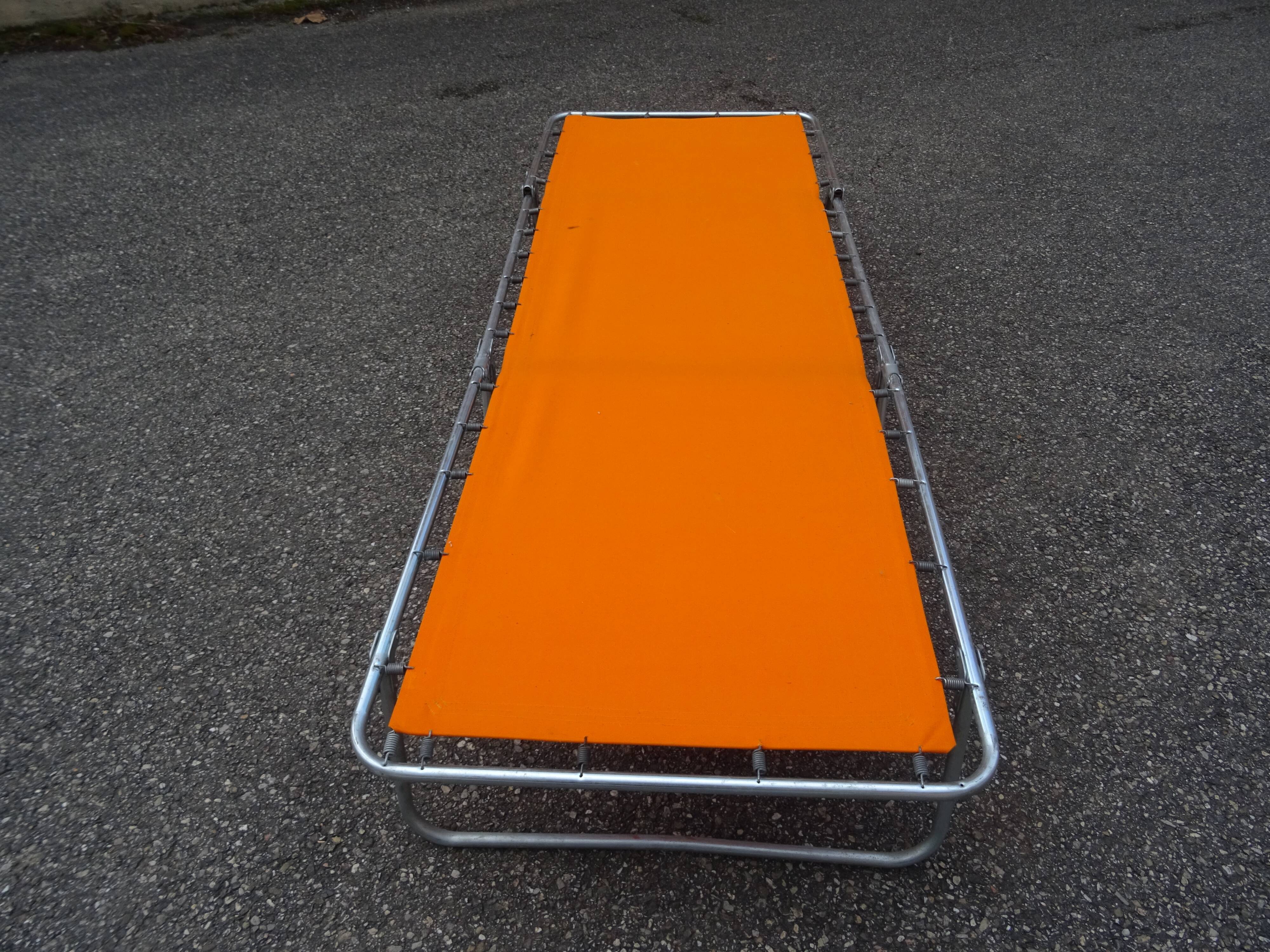 Vintage folding lounge chair