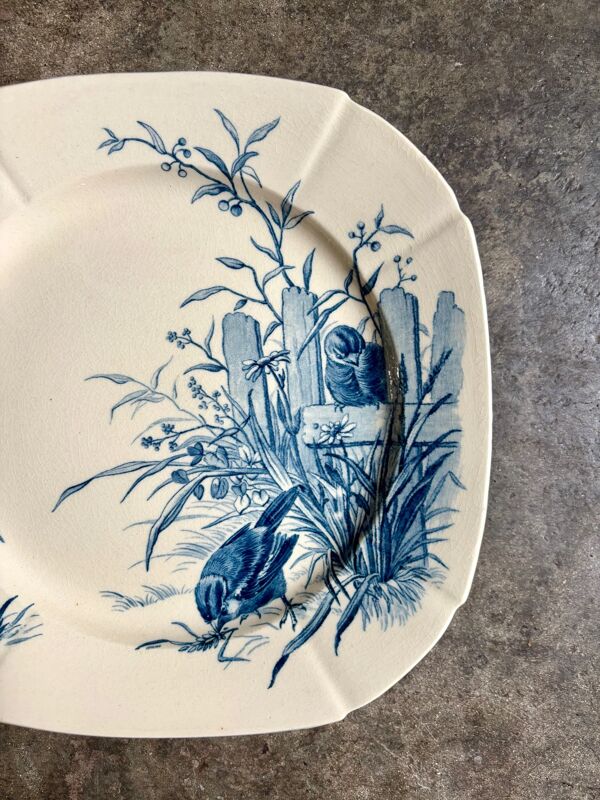 Assiette à gâteau Gien en terre de fer bleue, service ''Oiseaux'' vers 1870 n°1