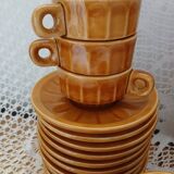 12 tasses à café anciennes avec soucoupes