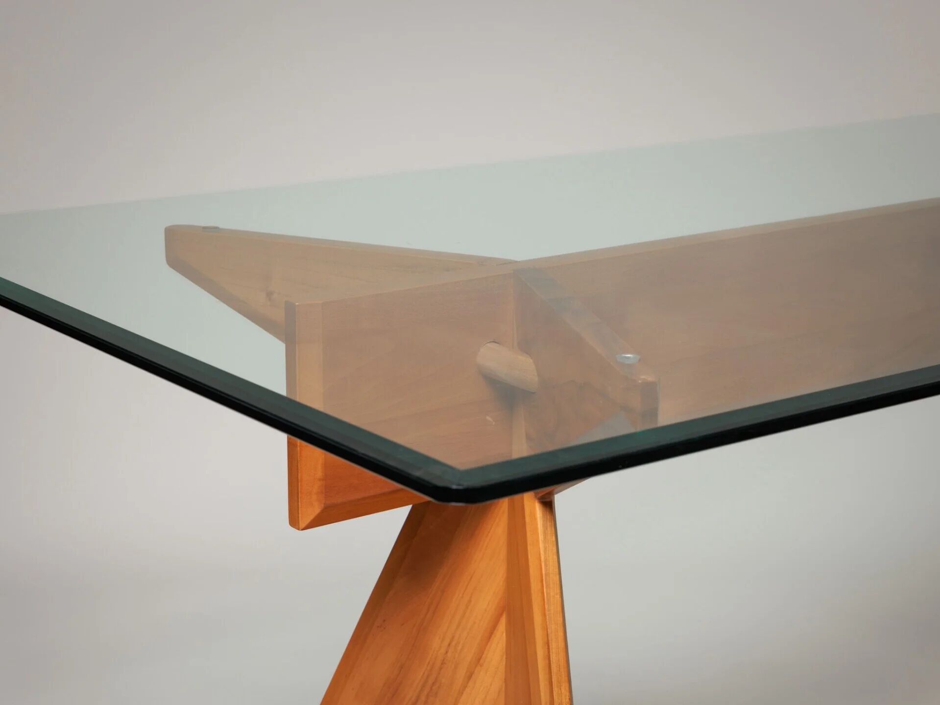 Dining table in walnut, Italy 80s