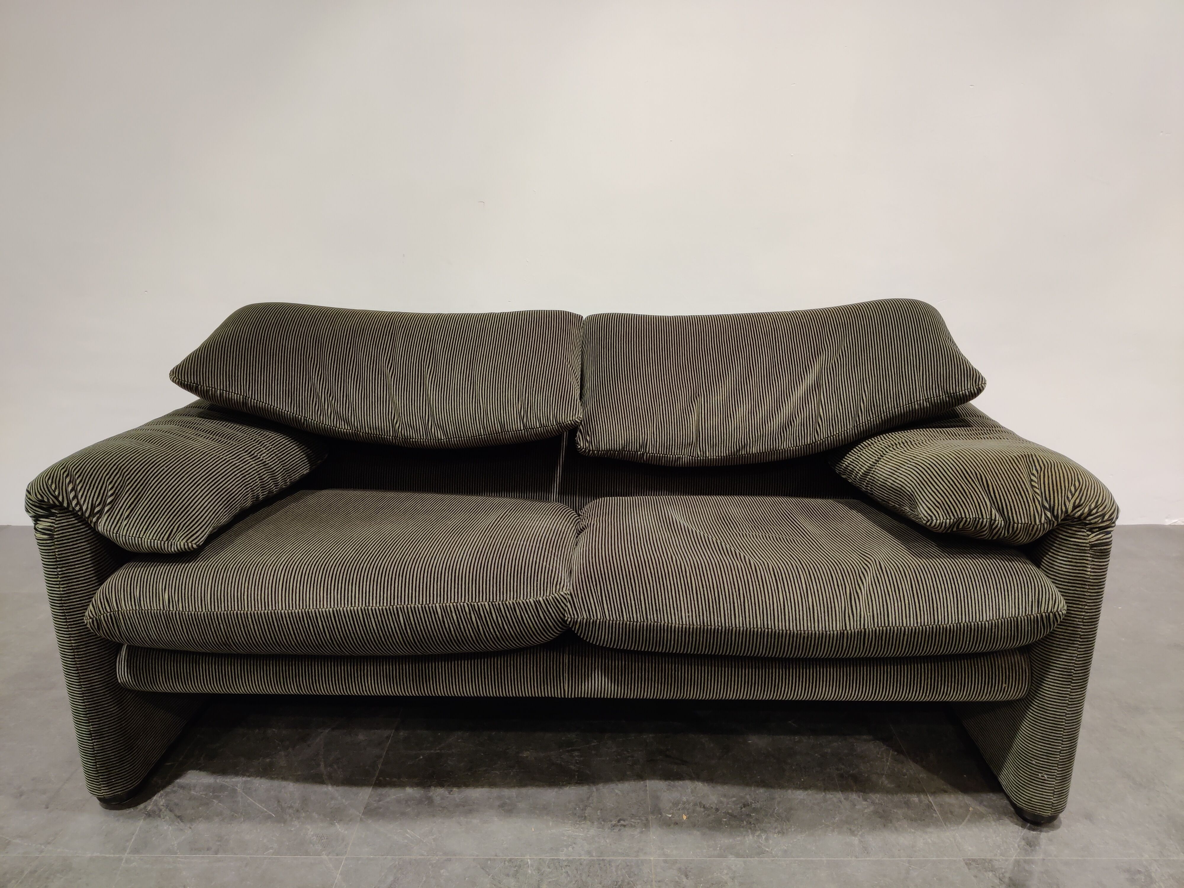 Maralunga sofa by Vico Magistretti for Cassina, 1973