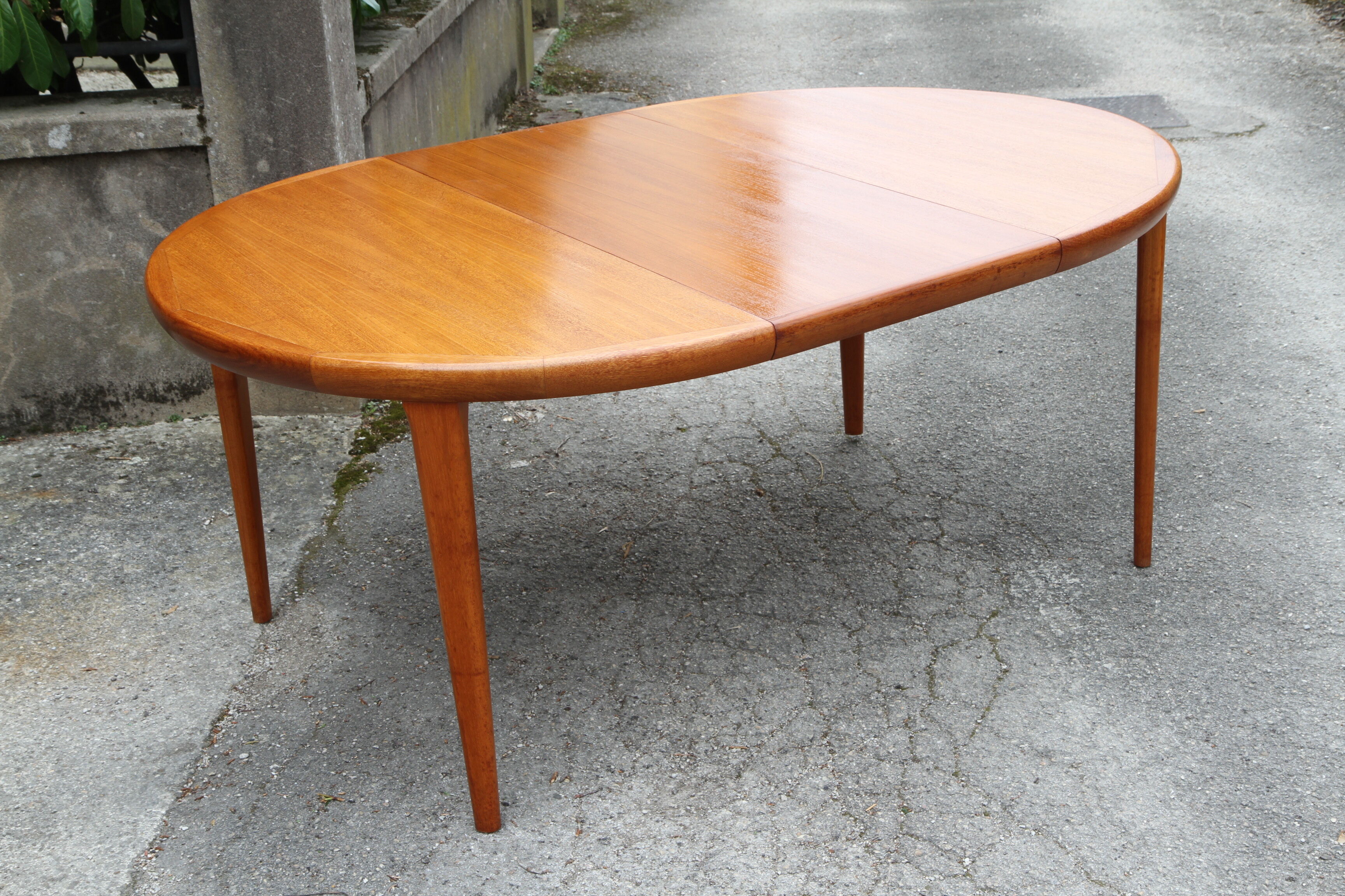 Danish teak extendable round table of the years 60