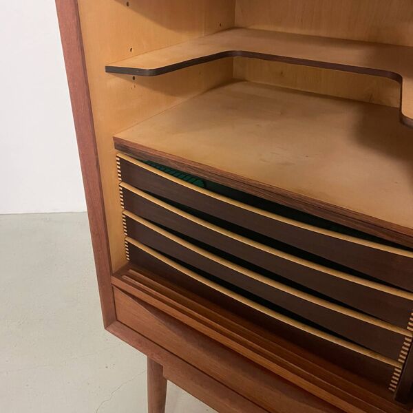 Enfilade danoise en teck par Svend Age Madsen 1960