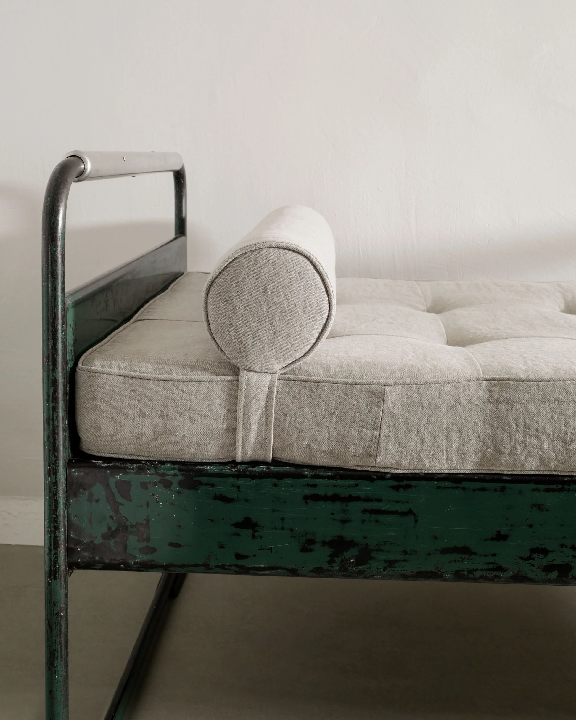 French Mid Century Jean Prouvé "No 17 / Fabert" Aluminum Daybed, 1930s