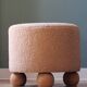 Pouf bouclettes pieds boules