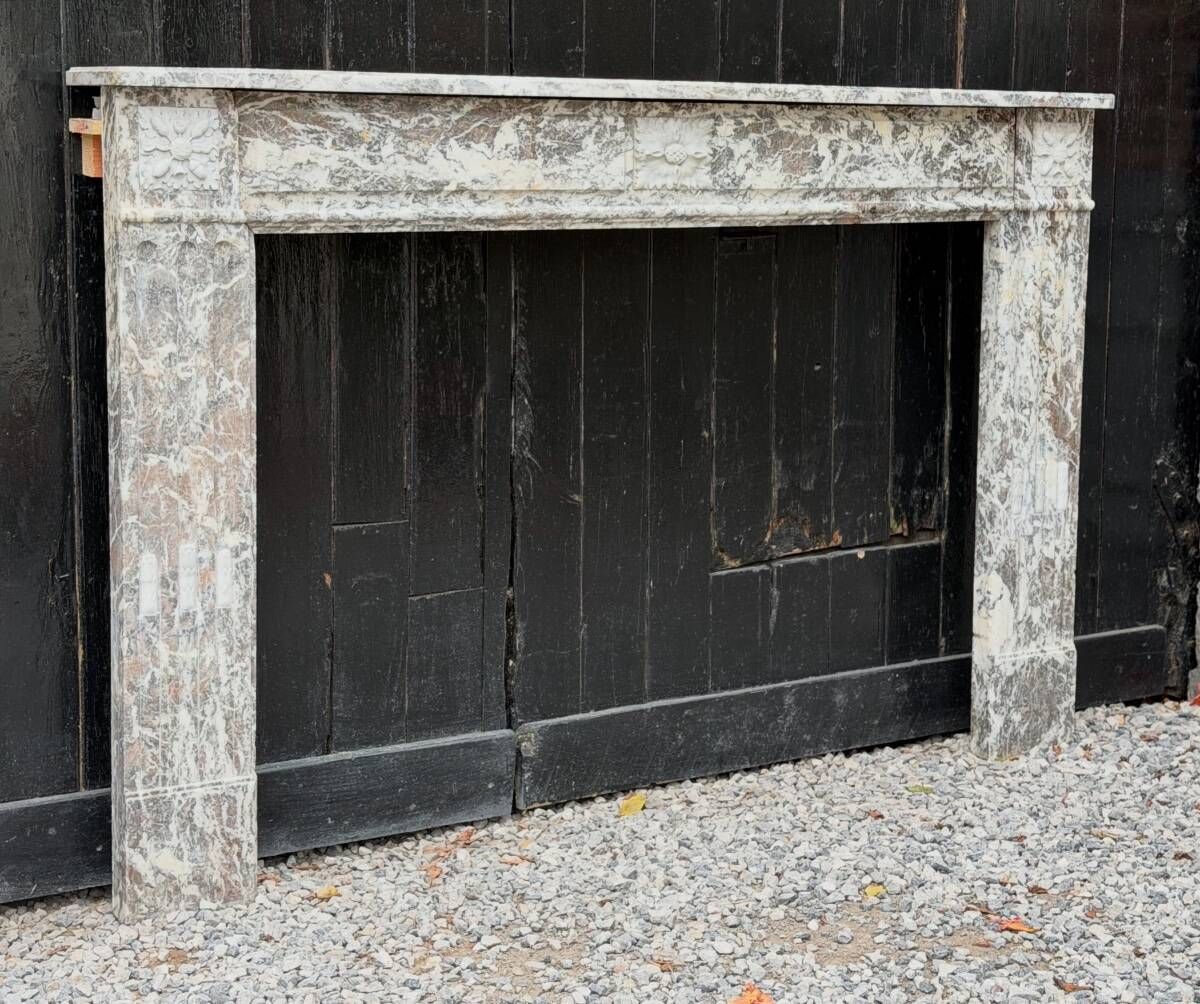 Louis XVI fireplace in grey Ardennes marble, late 18th century.