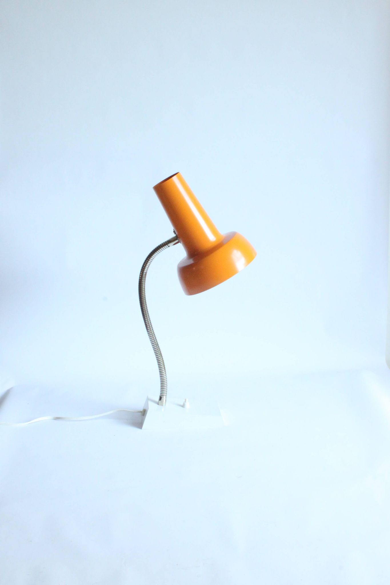 Lampe de bureau en métal orange par Sis Leuchten, Allemagne 1960