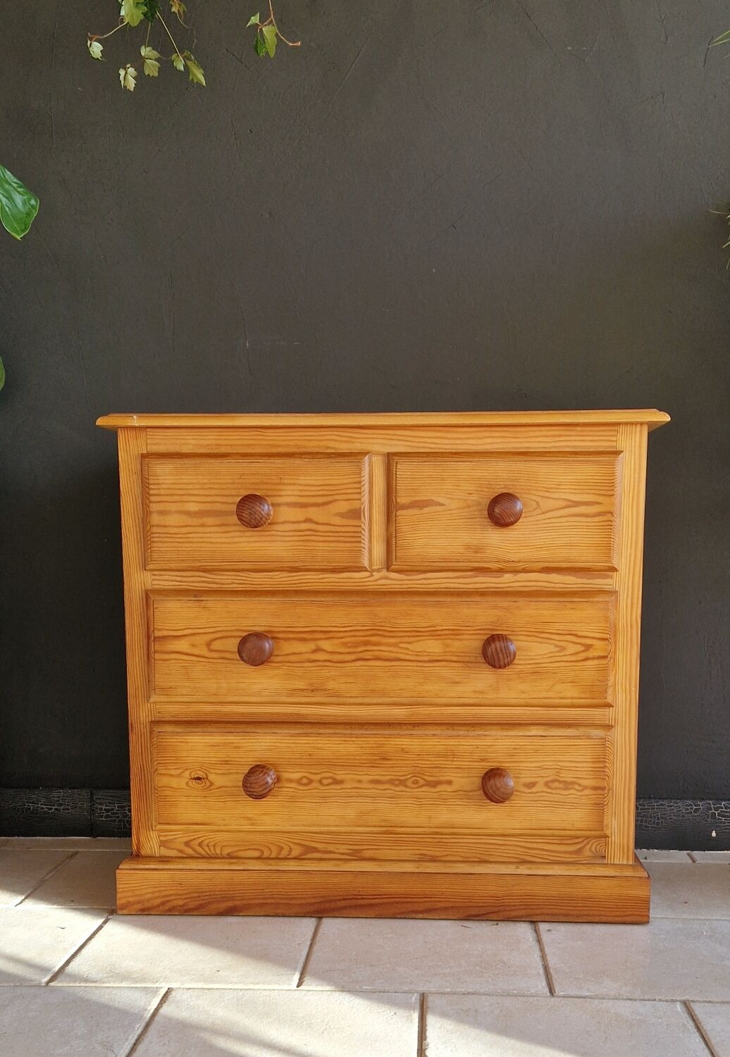 Pine chest of drawers