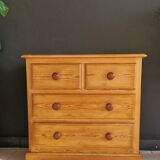 Pine chest of drawers