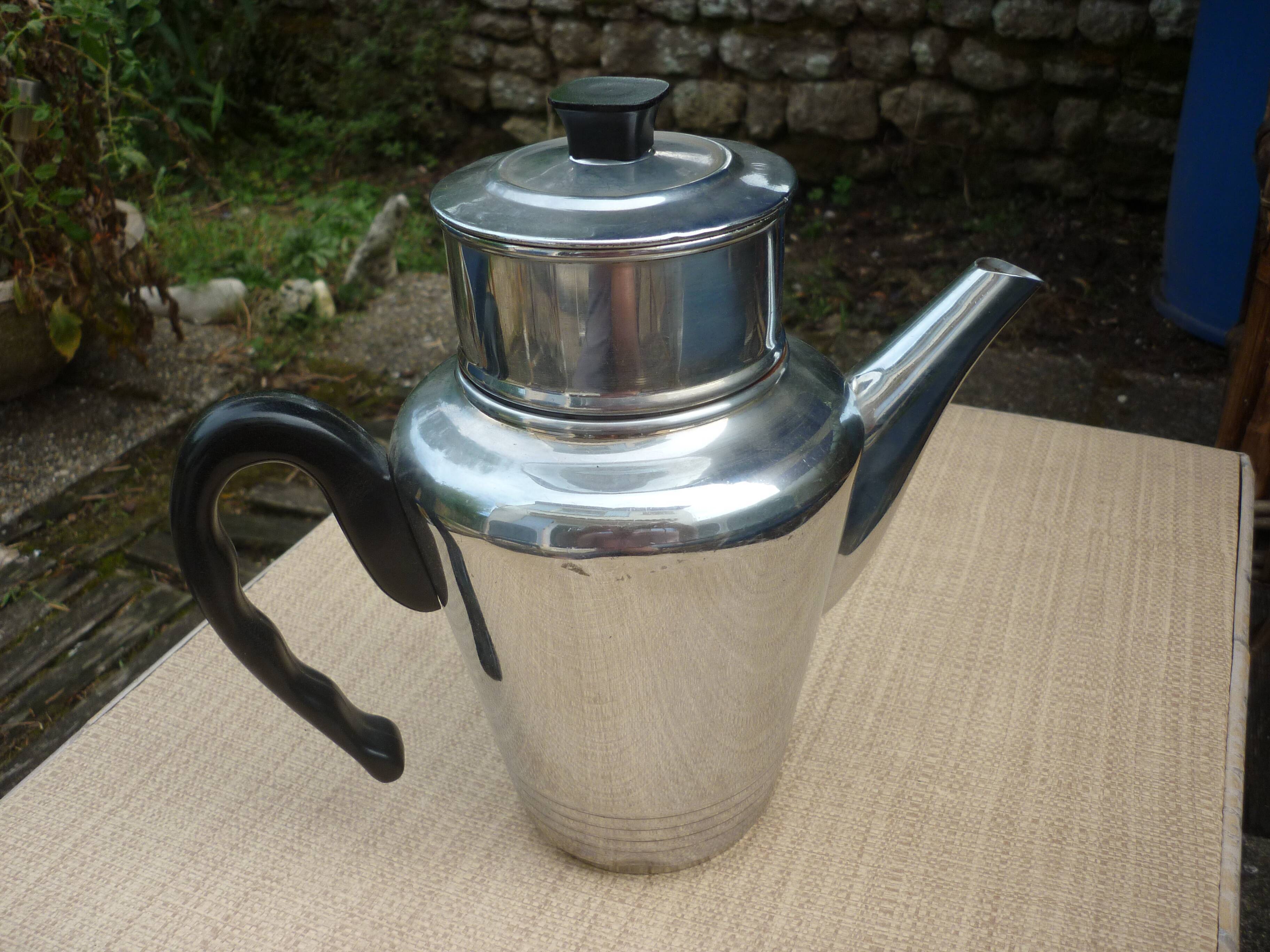 Cafetiere vintage metal chrome and bakelite