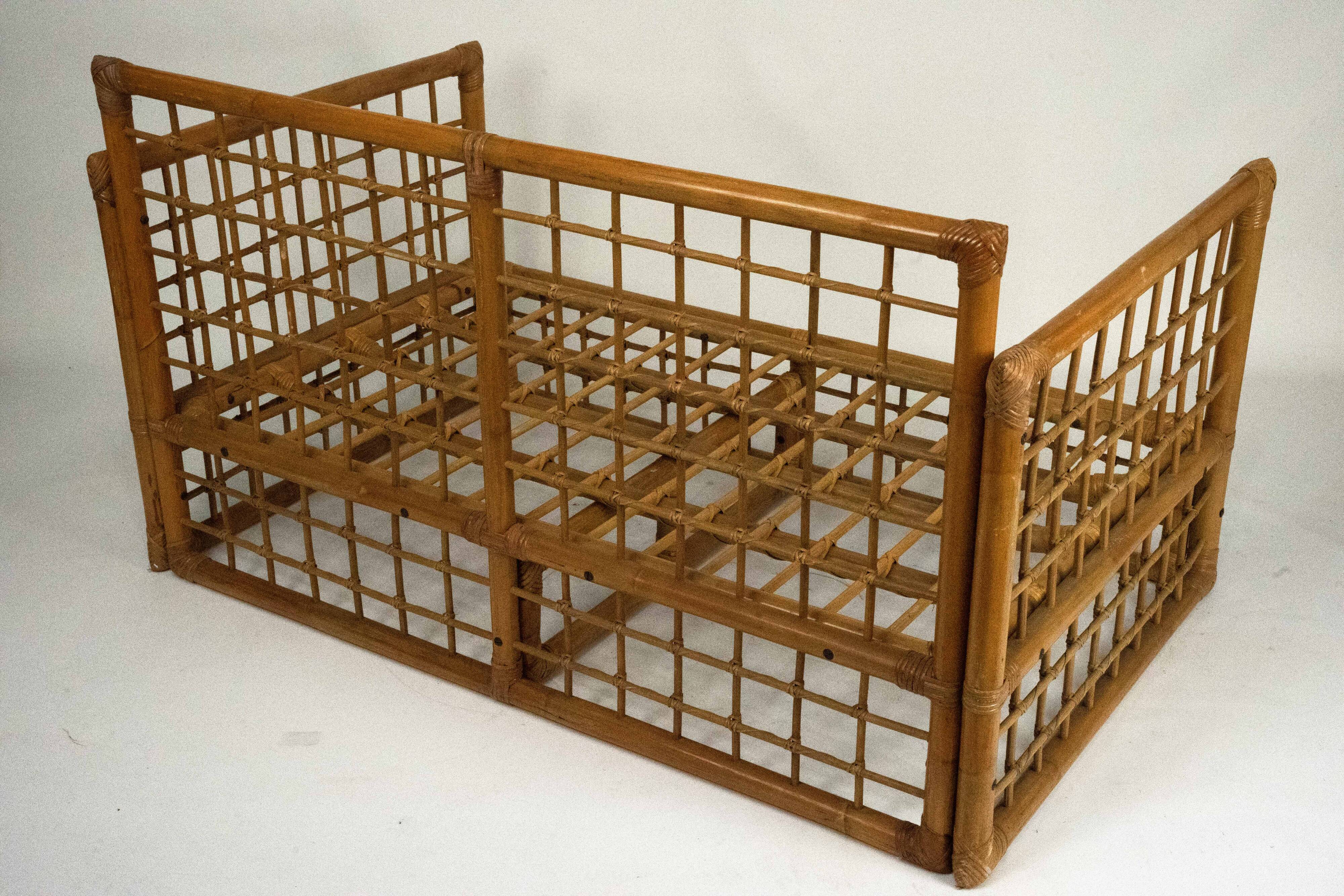 Canapé deux places style tropical chic des années 1960, par Vivai del Sud, en rotin et bambou.