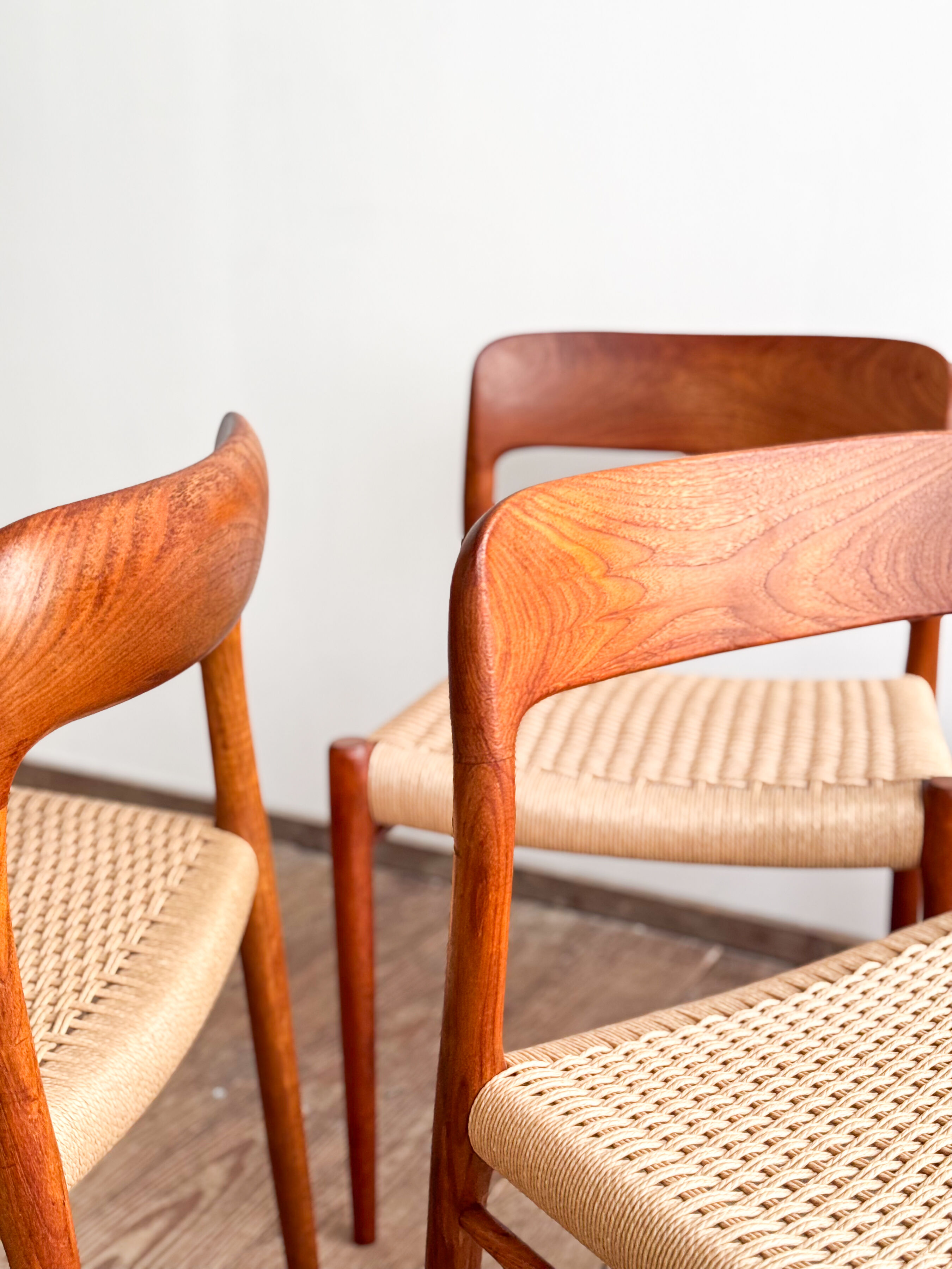 Ensemble de 4 chaises de salle à manger modèle 75 en teck, Niels O. Møller