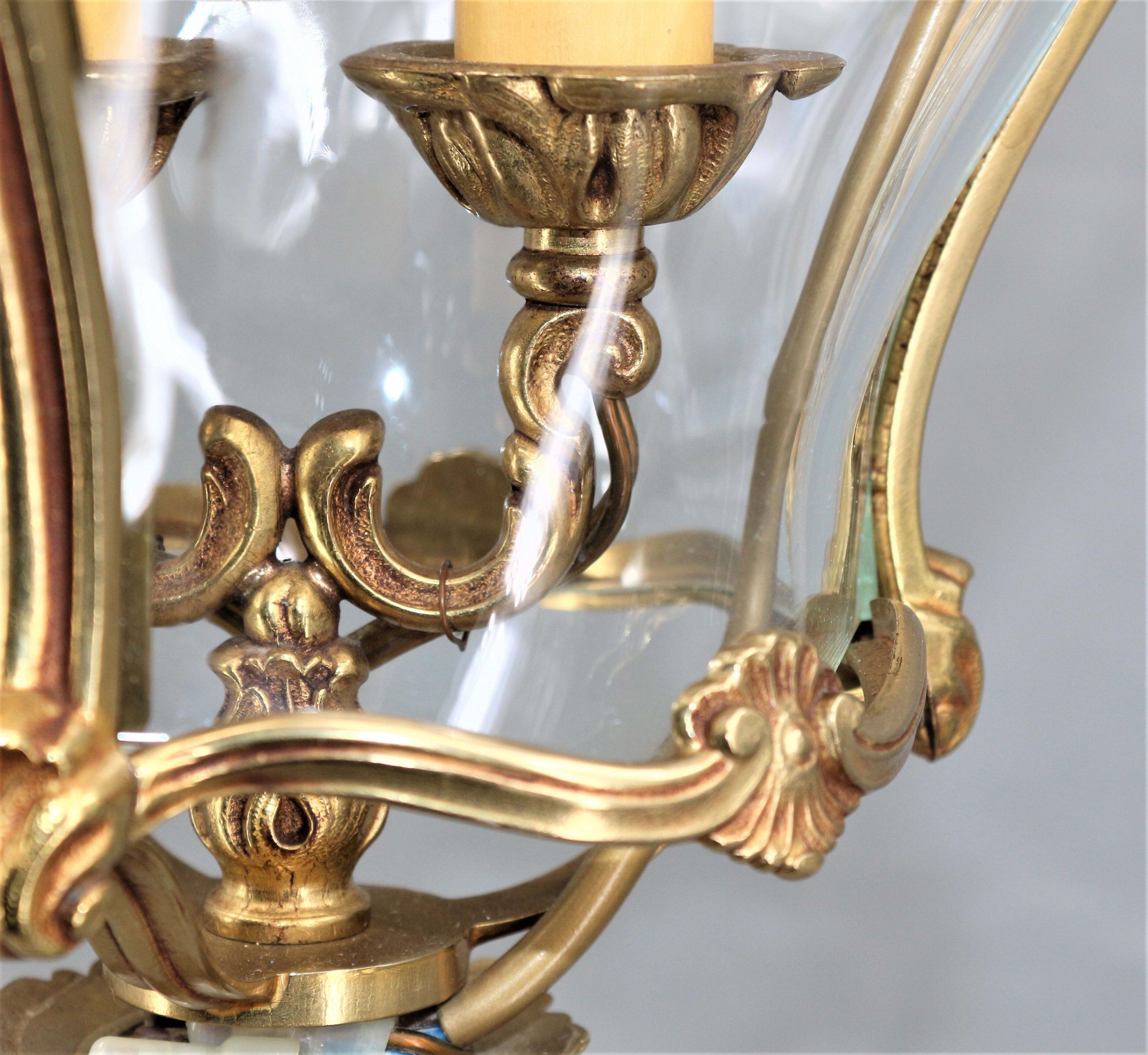 Lustre en bronze et verre bombé