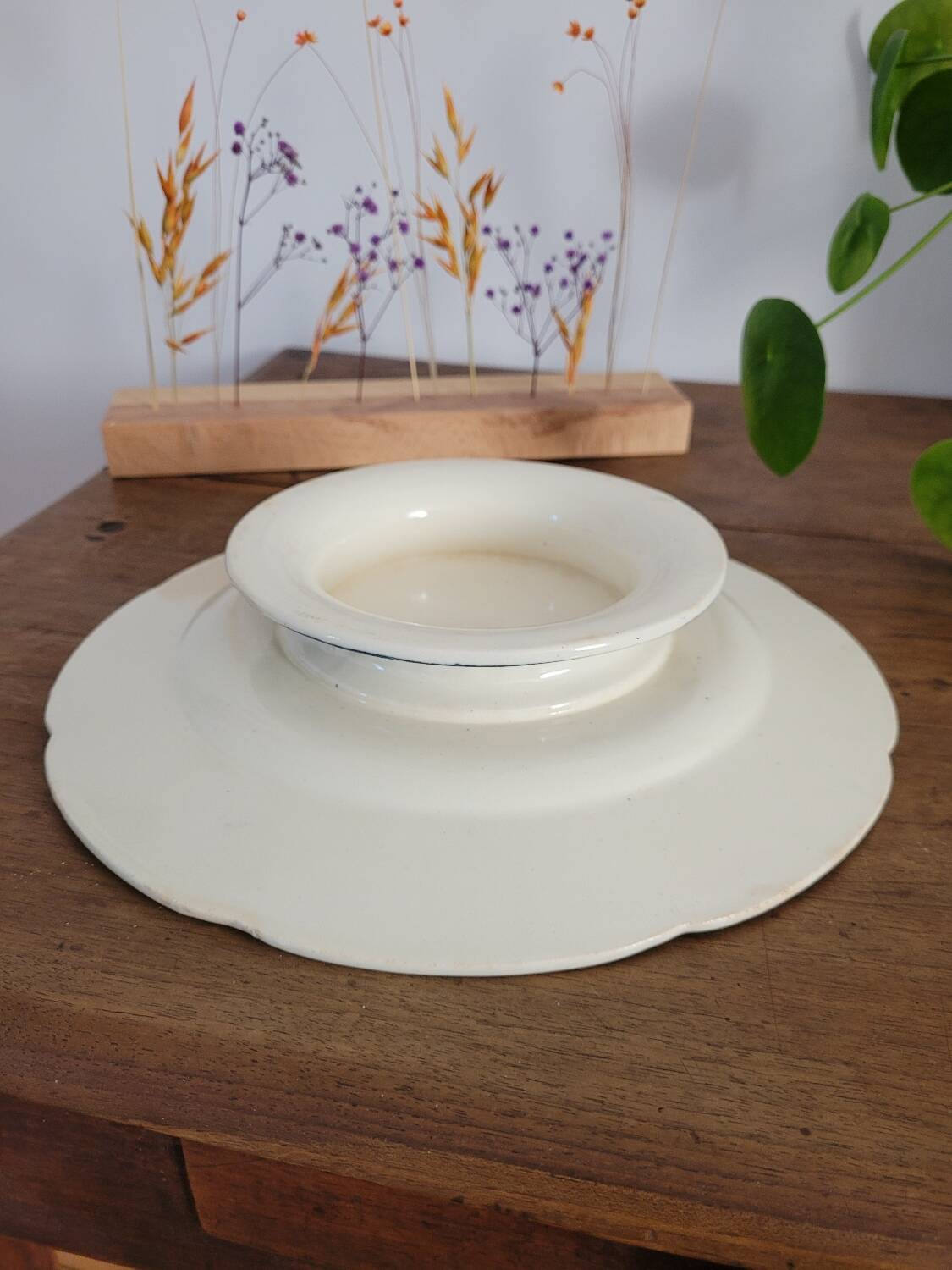 Assiette sur pied Gien