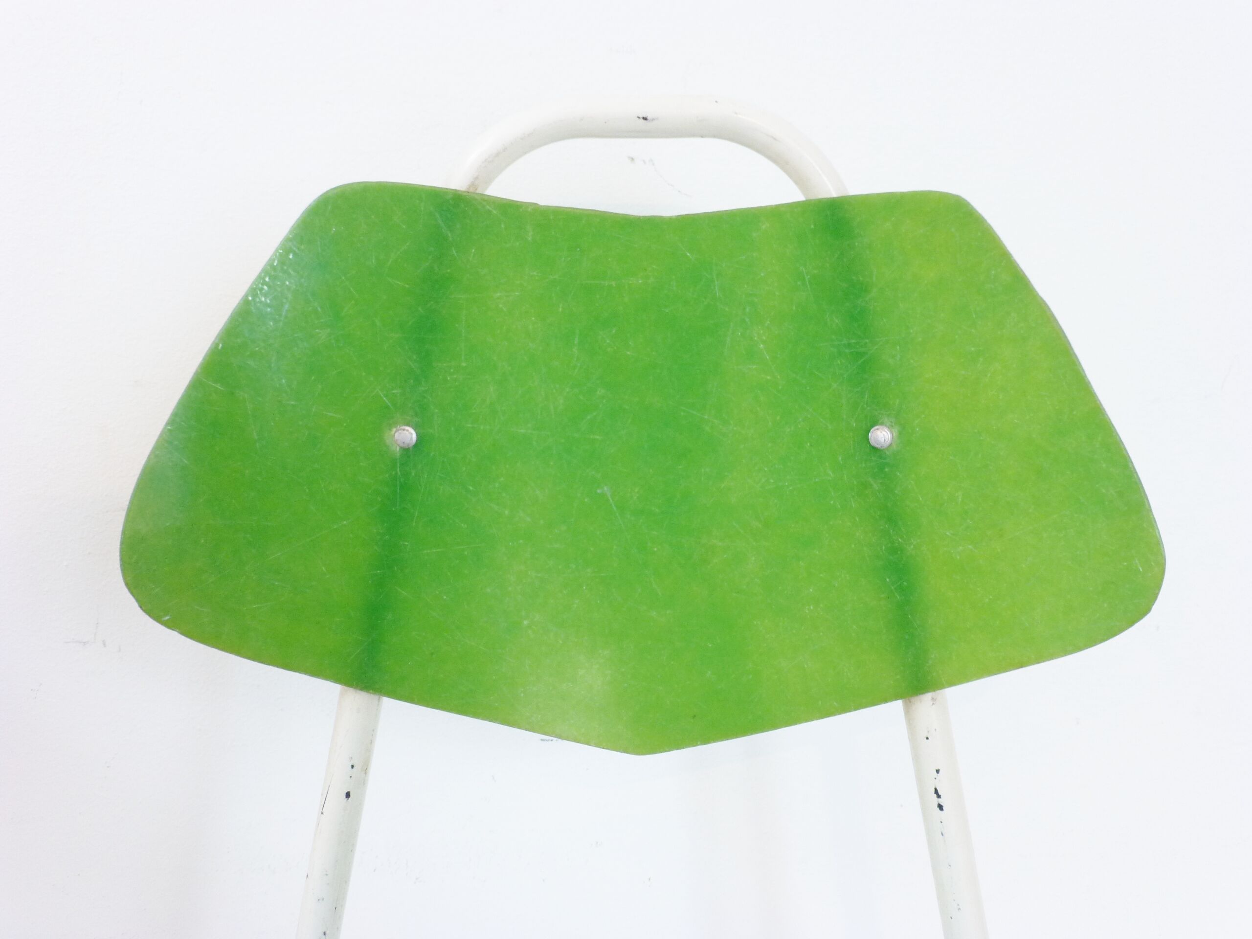 Pair of fiberglass and metal 1950 vintage chairs: french work of the 1950s