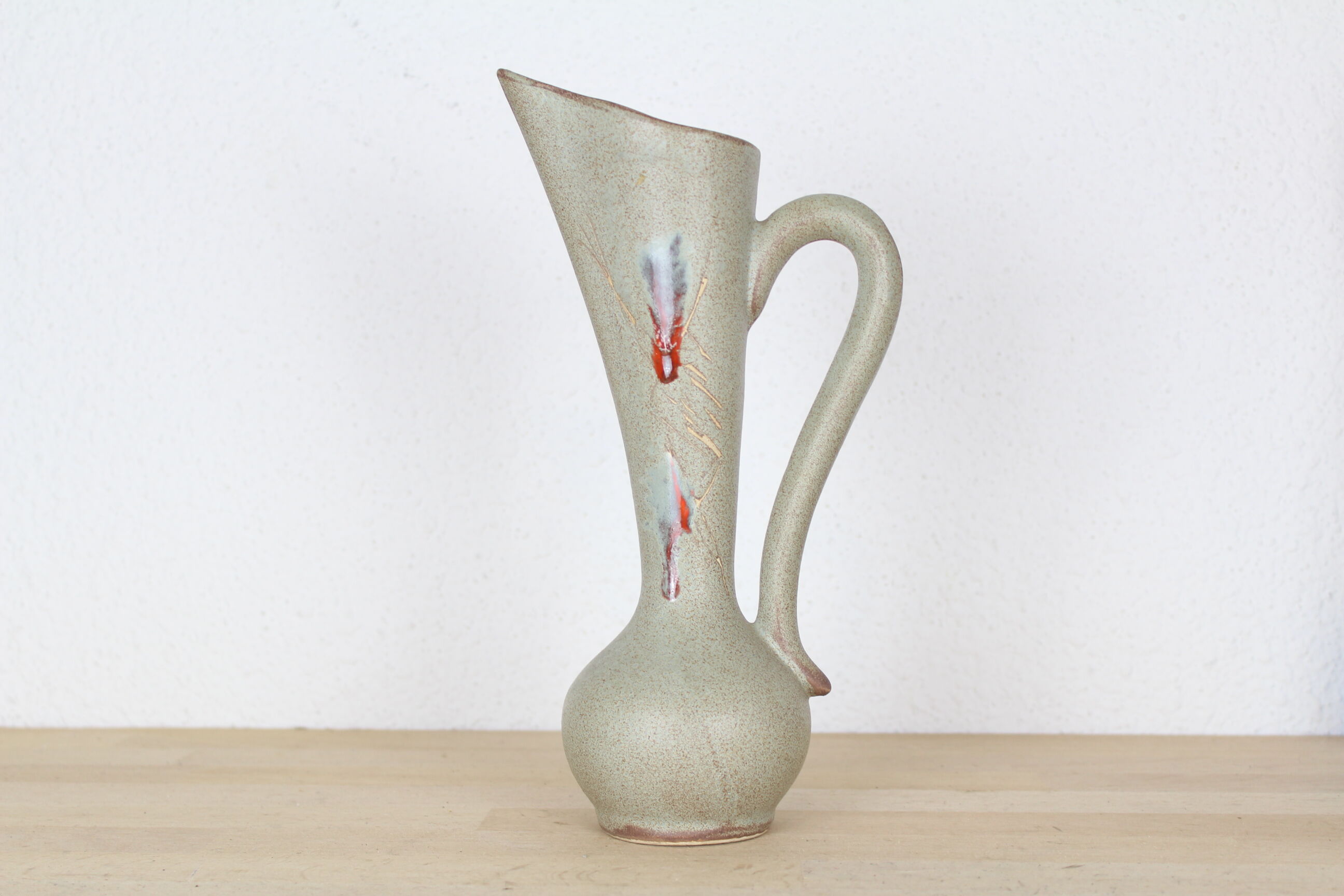 Red patterned sandstone pitcher
