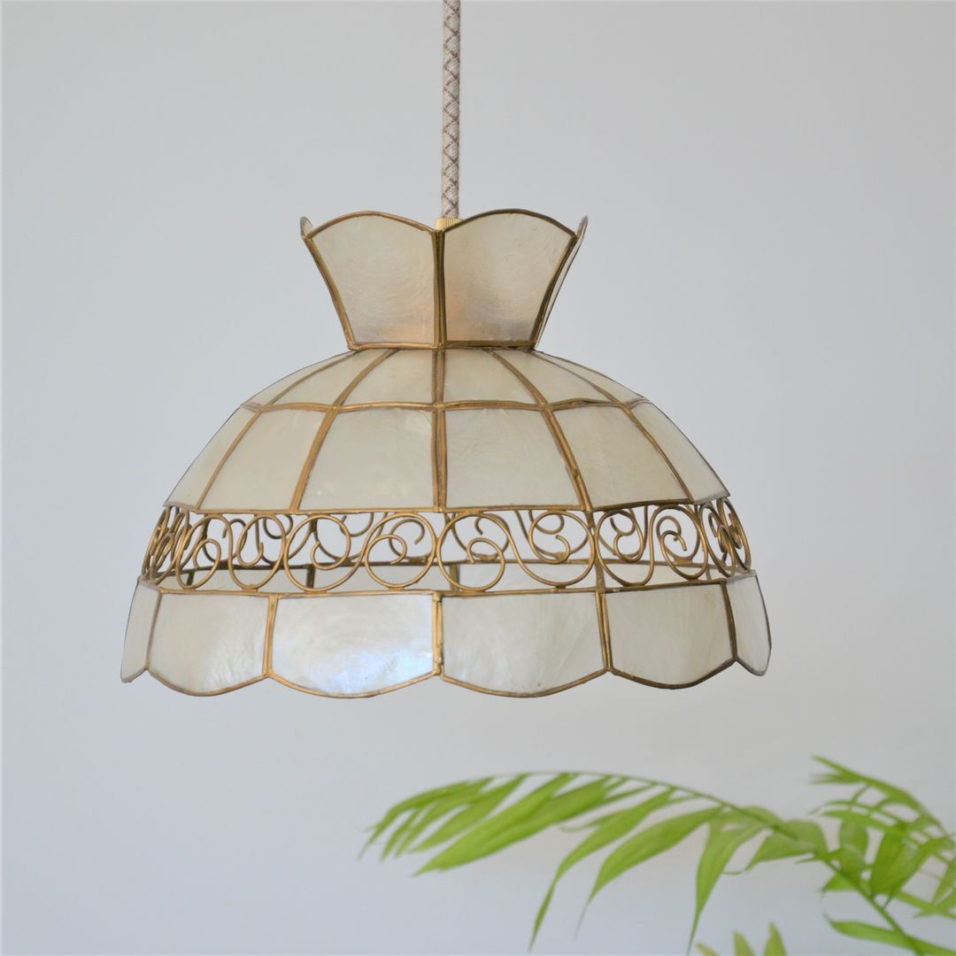 Mother-of-pearl and brass suspension