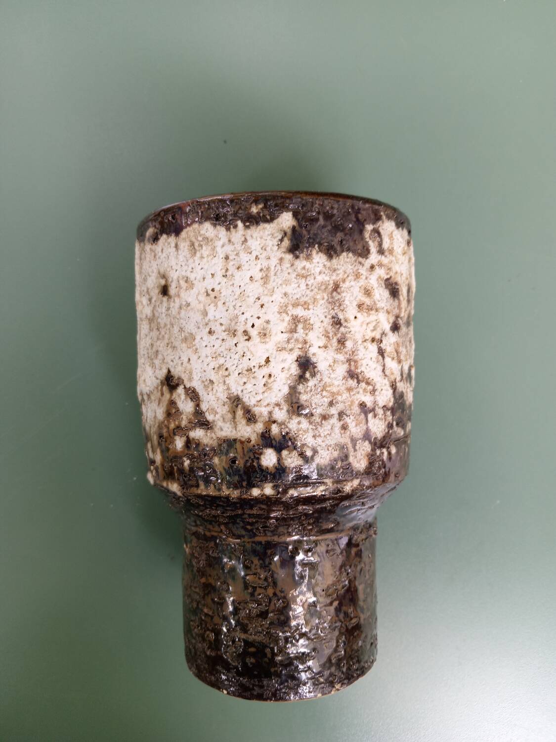 Vase de style brutaliste en céramique
