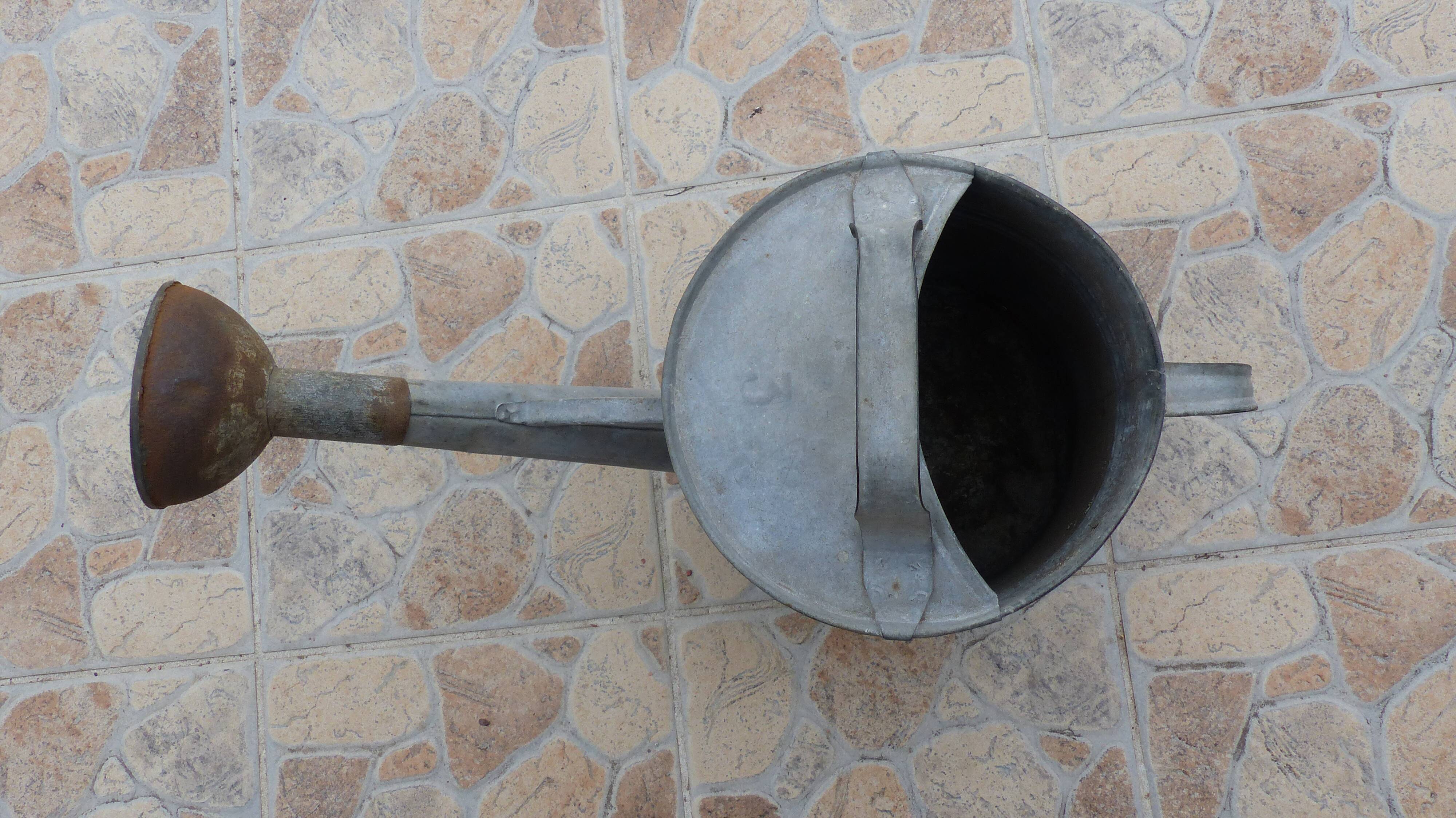 Zinc watering can