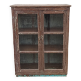 Armoire ancienne vitrée en bois avec fond métal