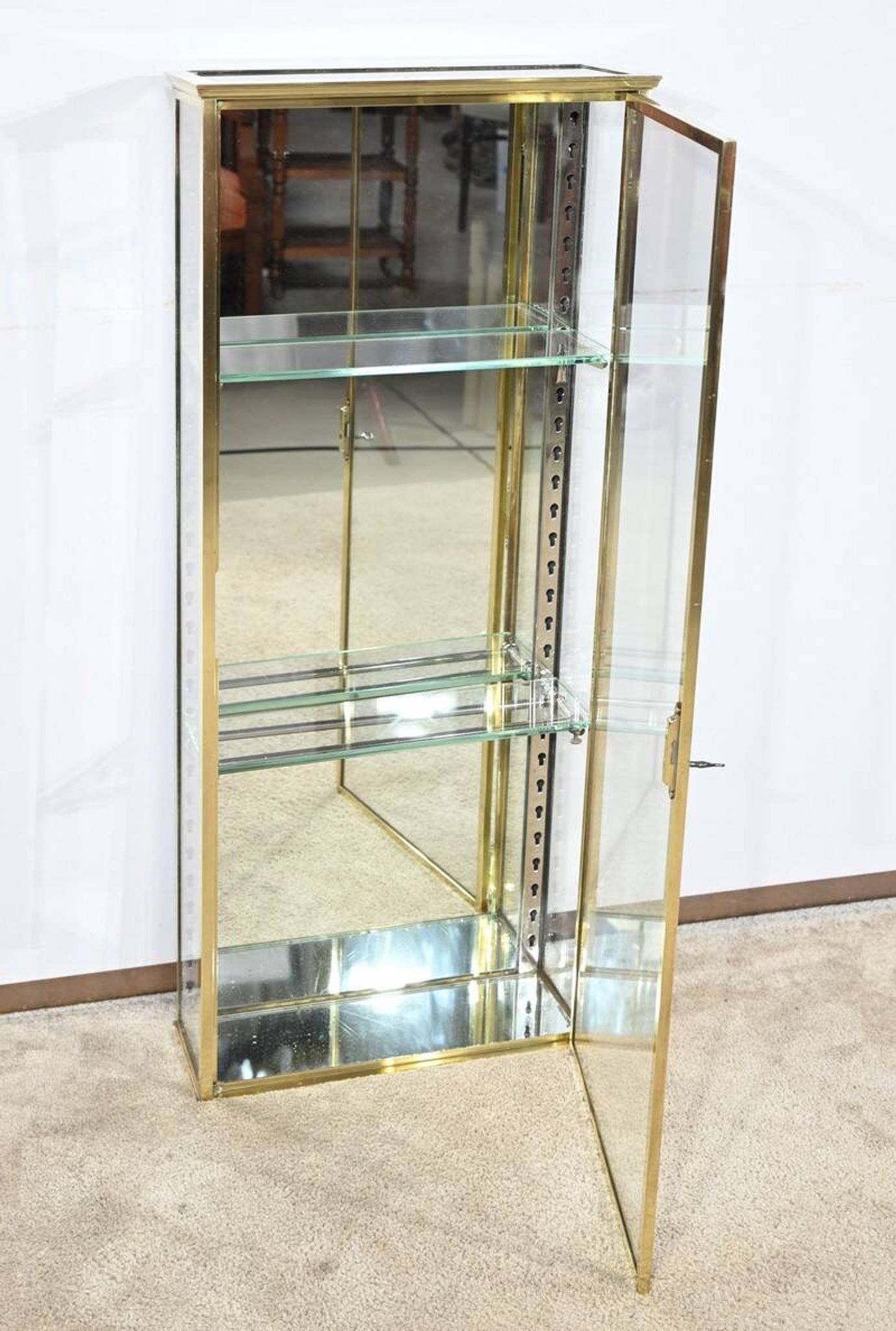 Petite Vitrine en Laiton – 1930