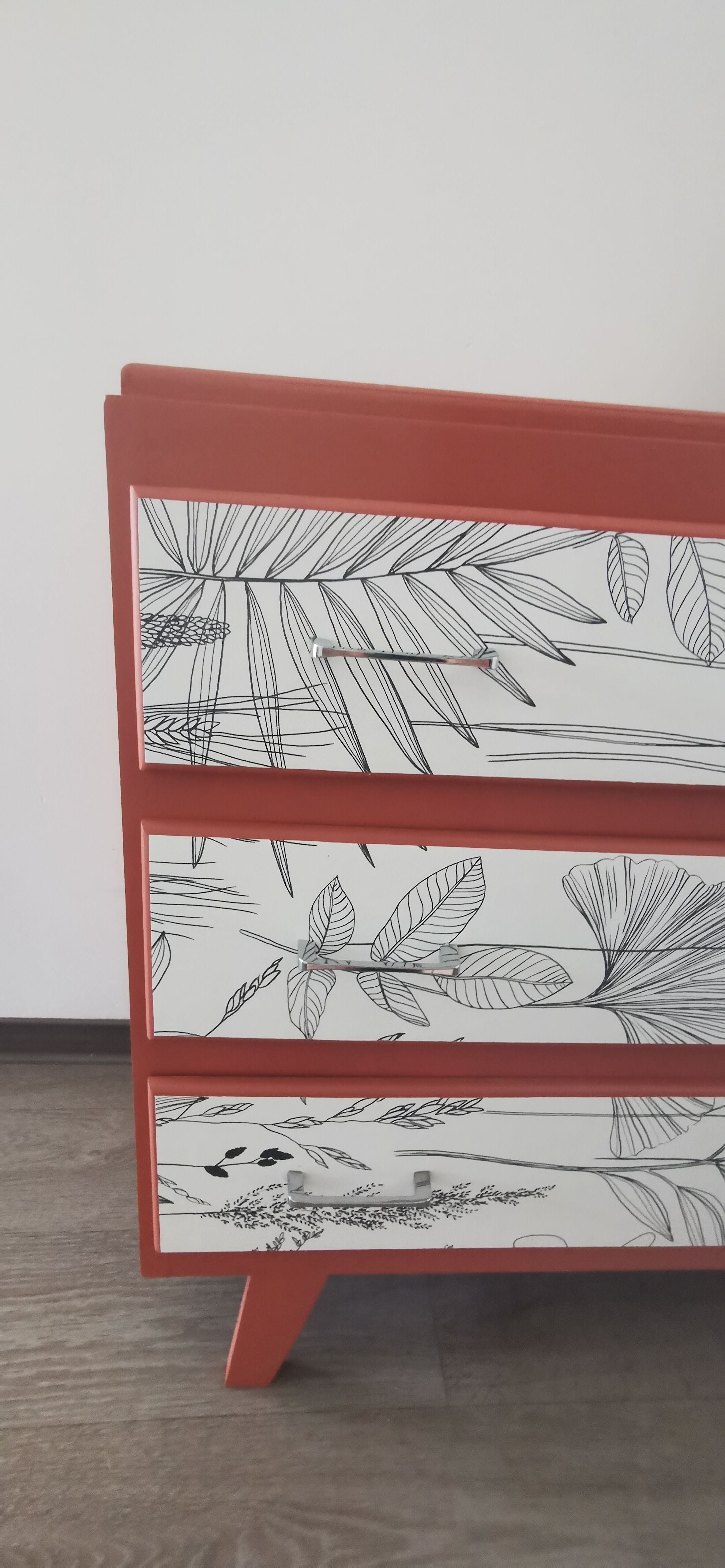 Vintage chest of drawers