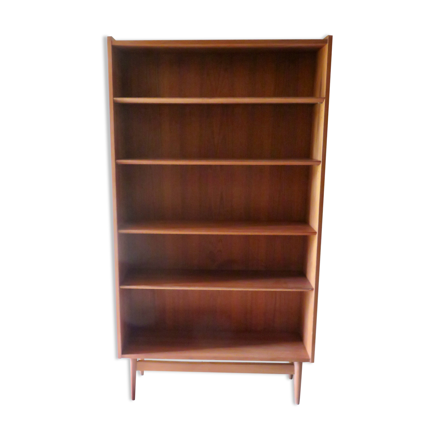 Bibliothèque à profil effilé en teck de Johannes Sorth, Danemark 1960