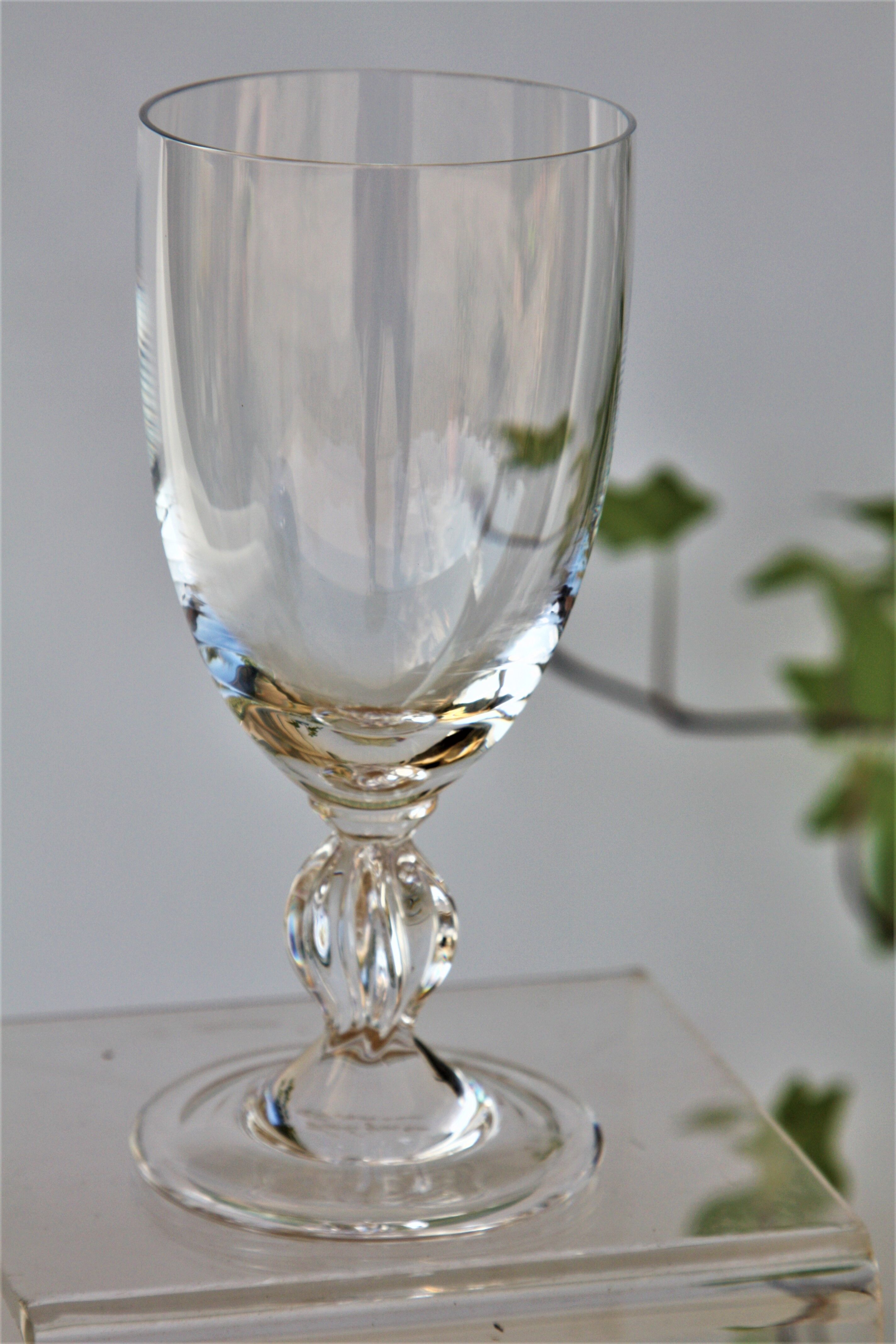 Verre à vin en cristal de Lalique