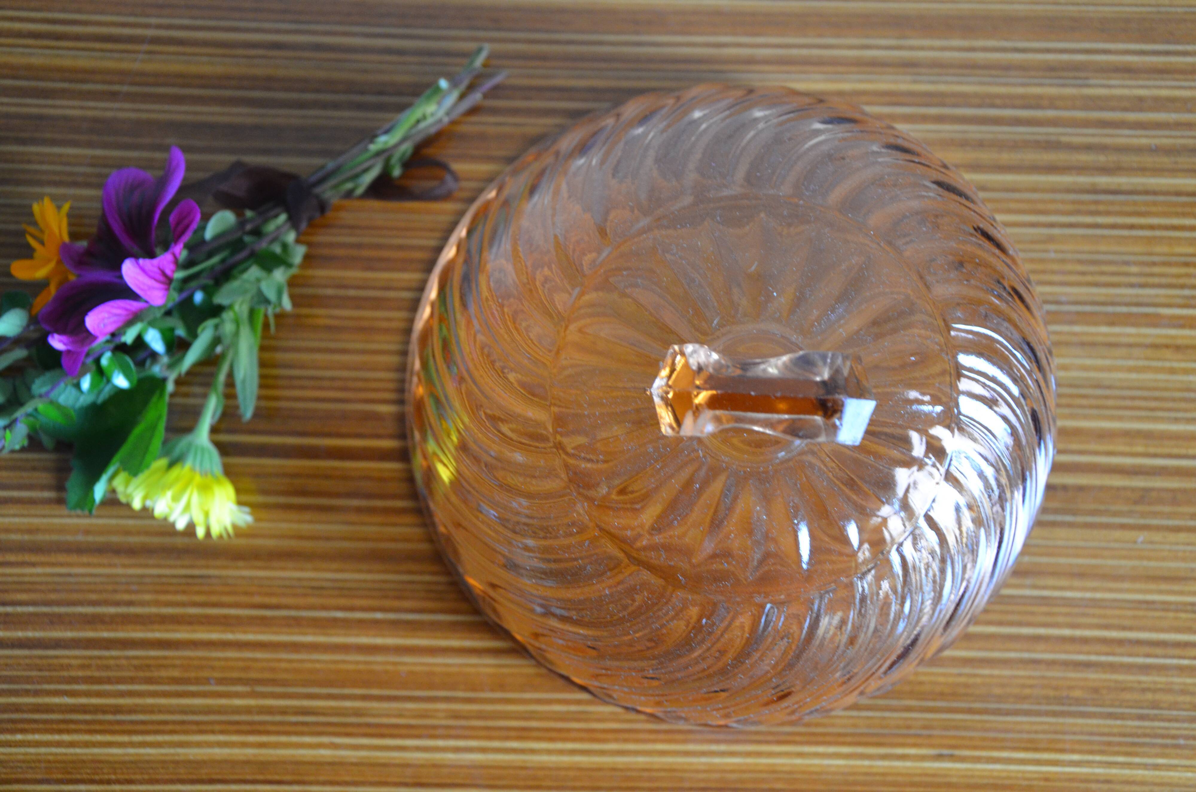 Cloche en verre rose