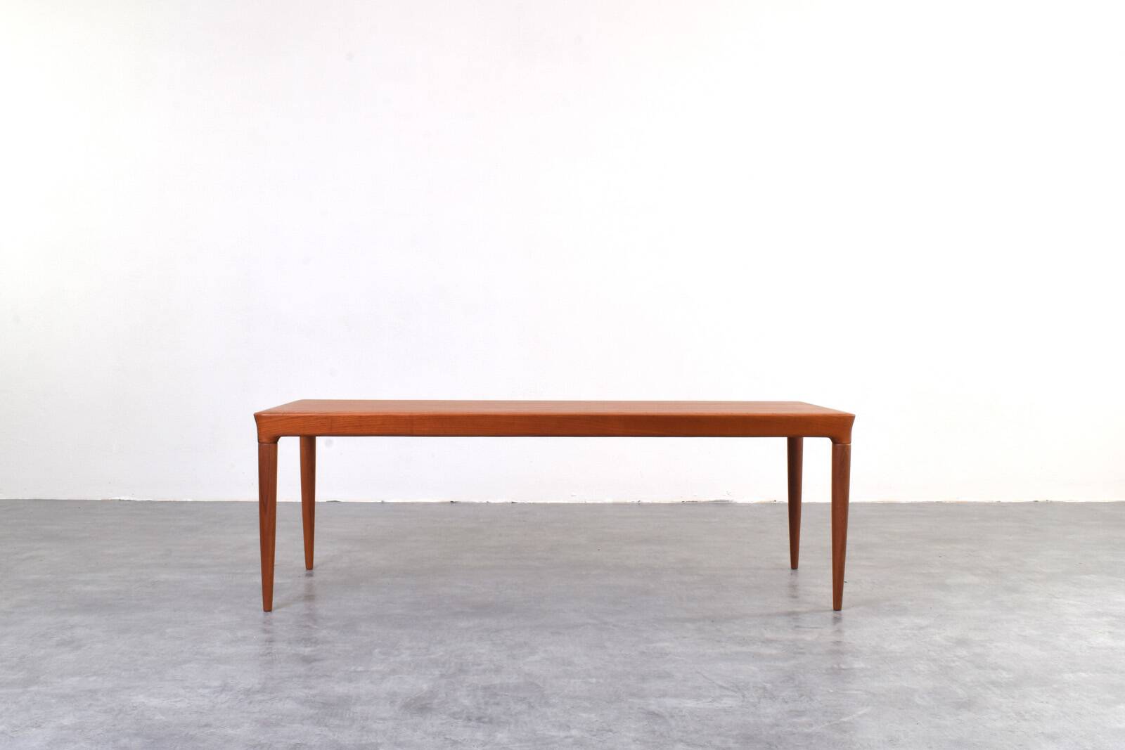Table basse en teck danois du milieu du siècle par Johannes Andersen pour CFC Silkeborg