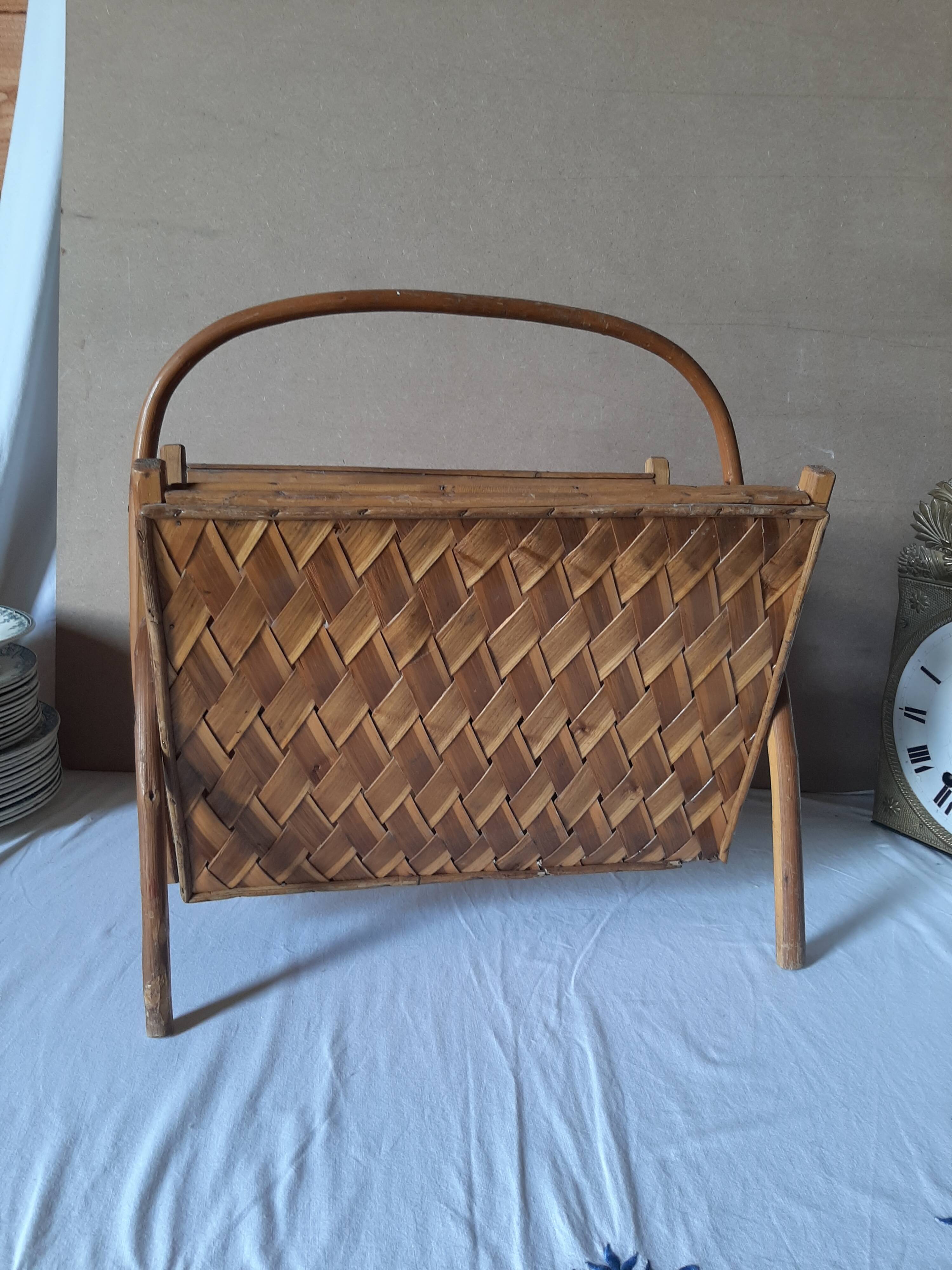 Porte revue vintage en chataignier
