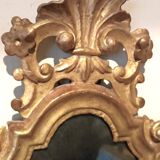 Ancienne paire de miroirs en bois sculpté et doré