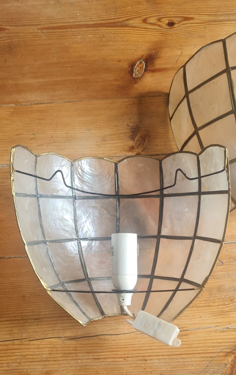 Pair of sconces in brass and mother-of-pearl