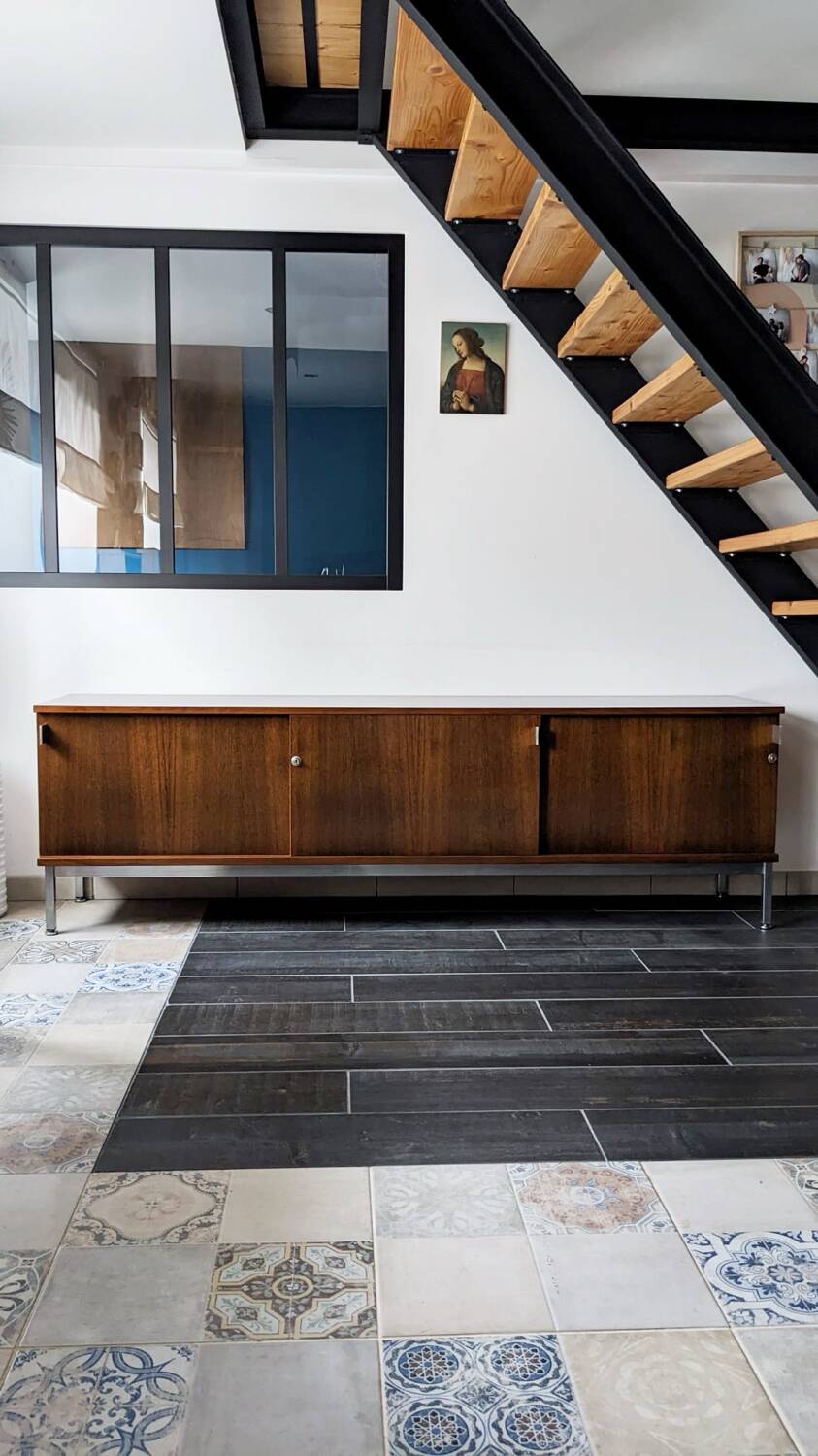 Airborne Midcentury Enfilade