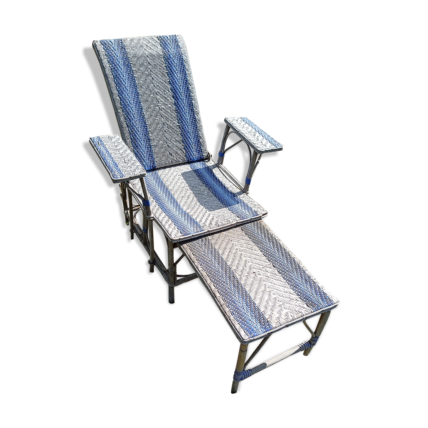 Rattan deckchair