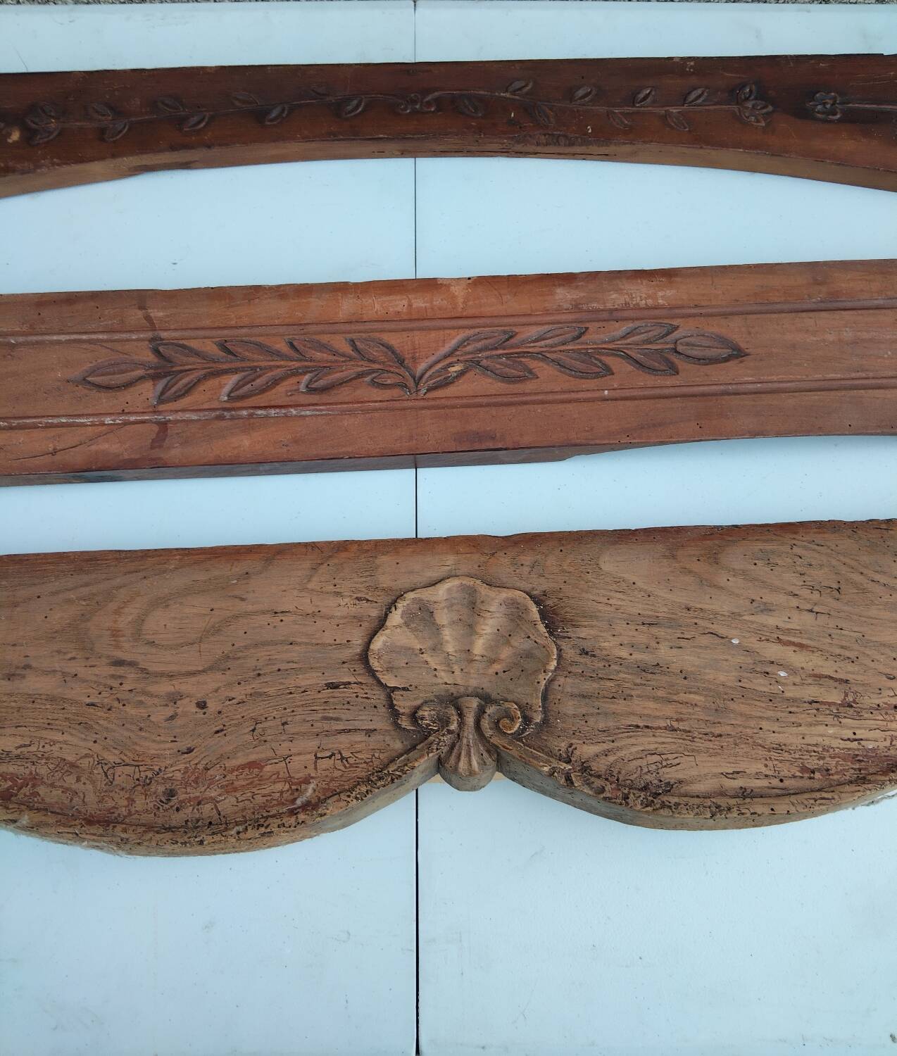 Set of 6 antique carved wooden pediments – floral motifs – woodwork