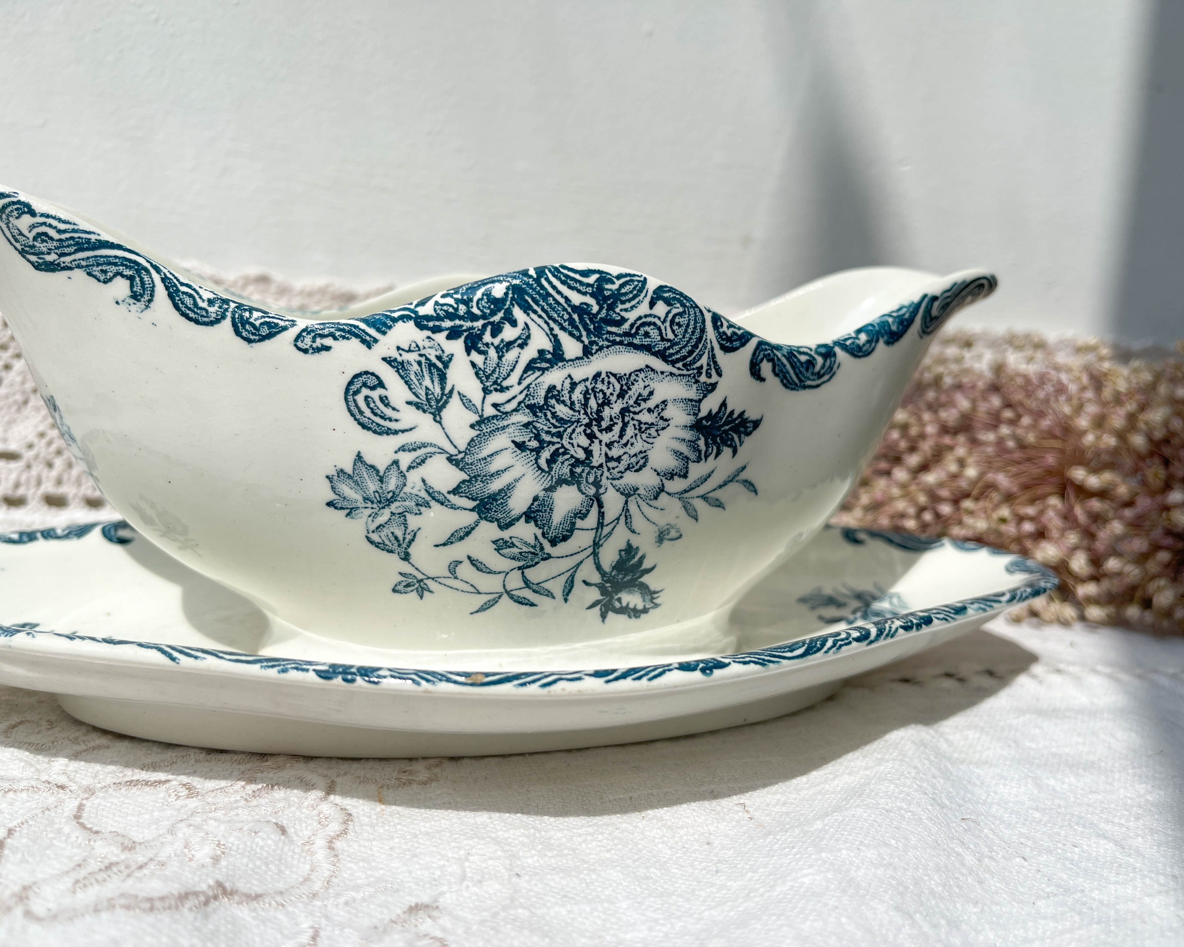 Vintage gravy boat terre de fer clairefontaine model " poppy "