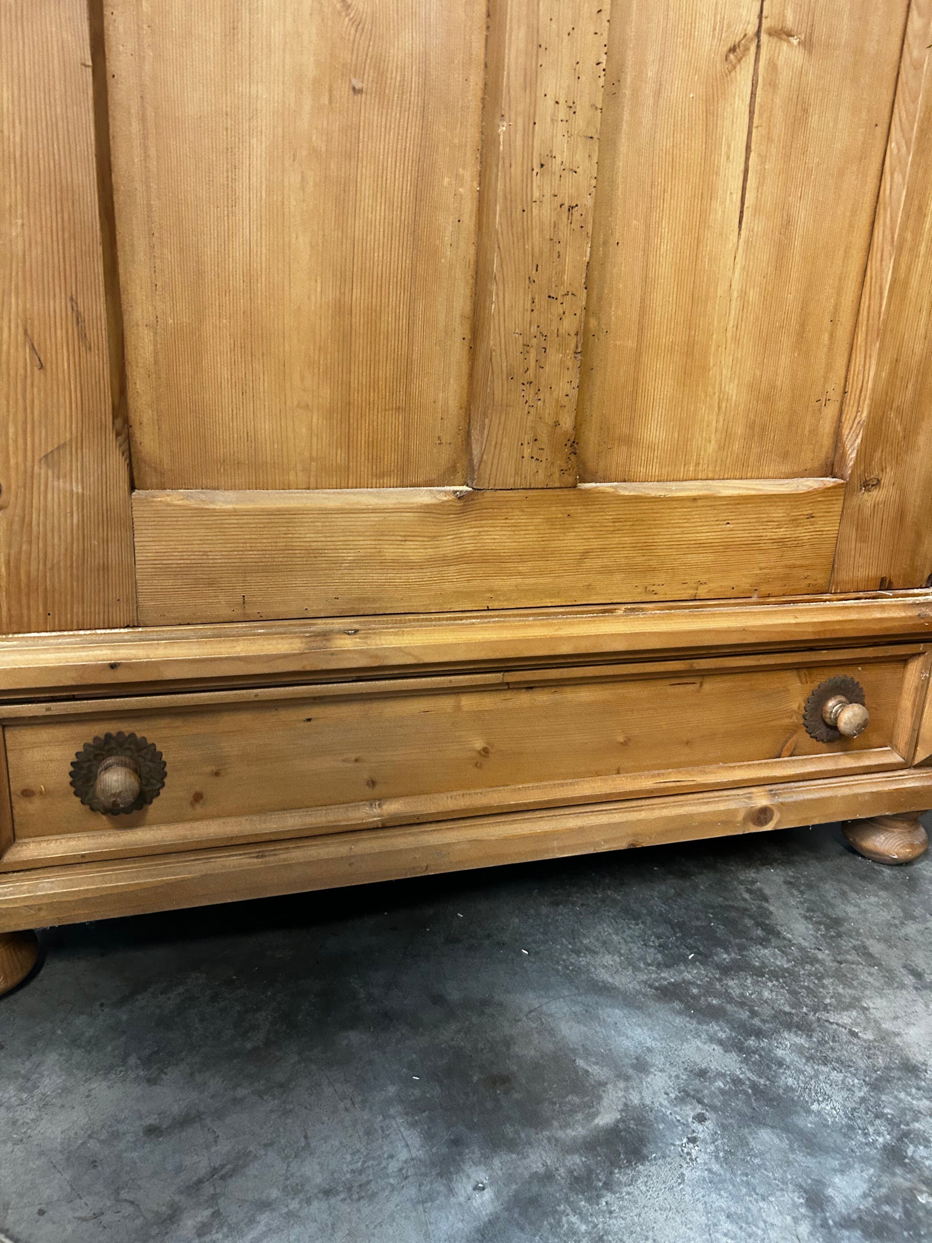 Large country pine bonnetière with carved details.
